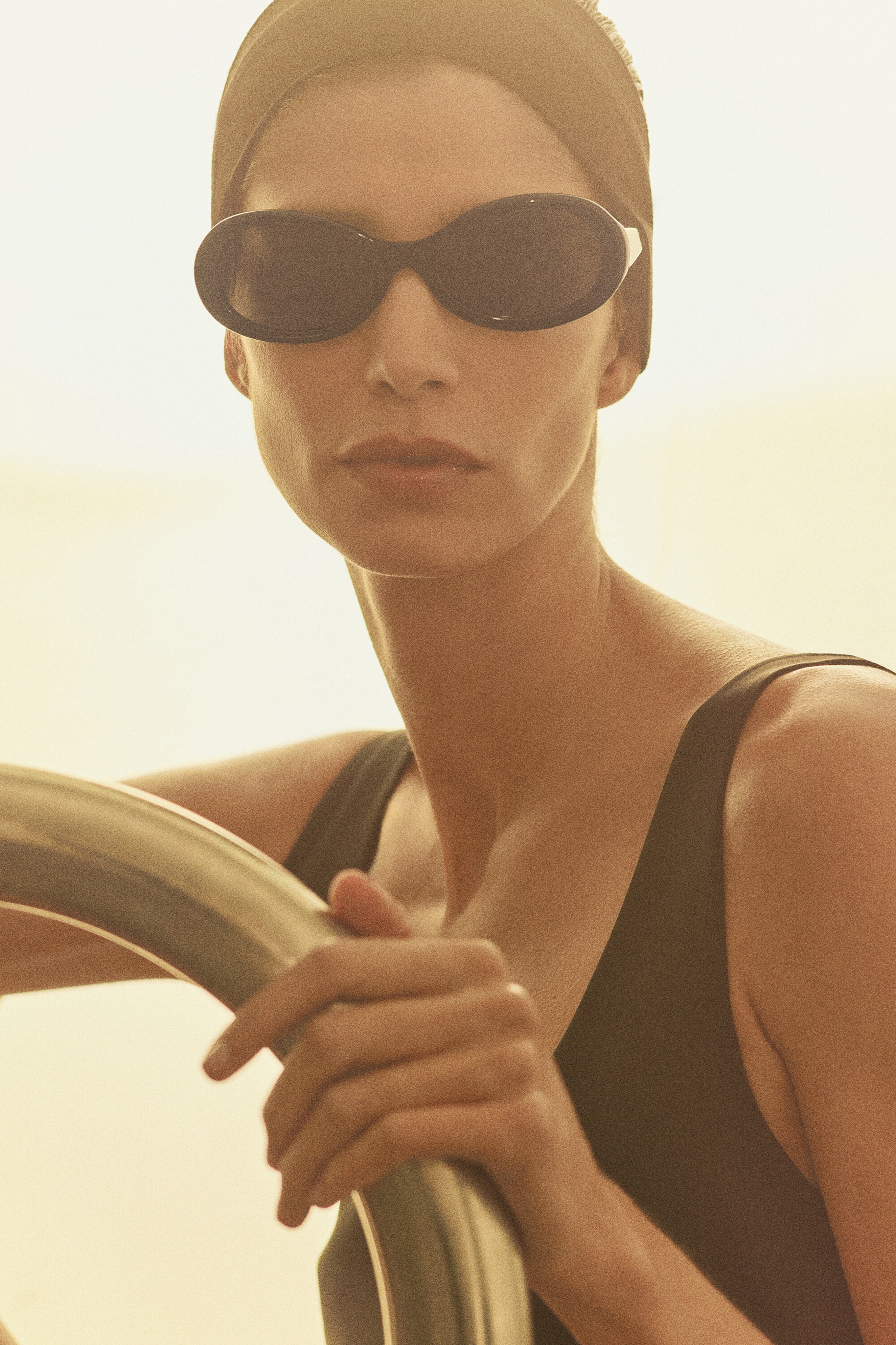 OVAL SUNGLASSES
