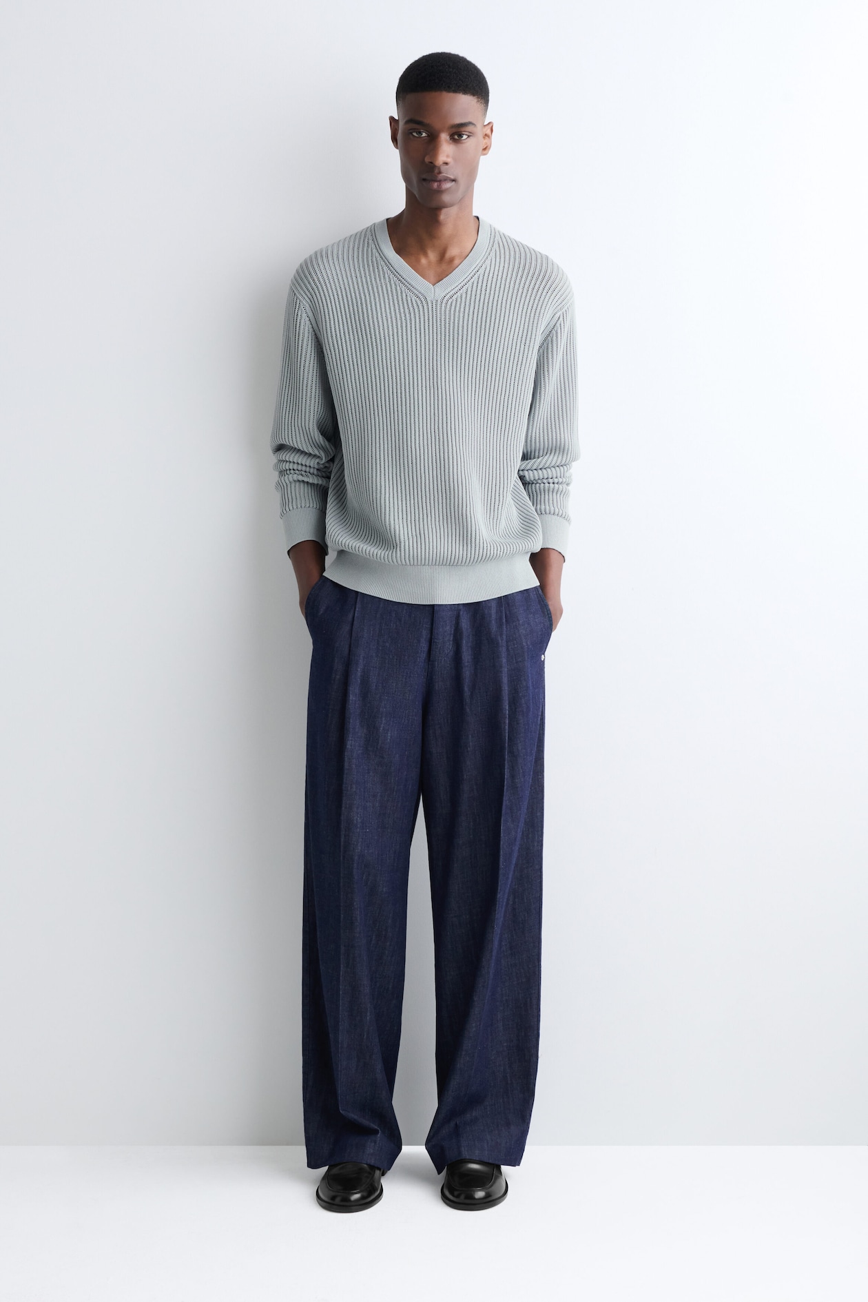 LADDER-STITCH COTTON V-NECK JUMPER — LIGHT BLUE