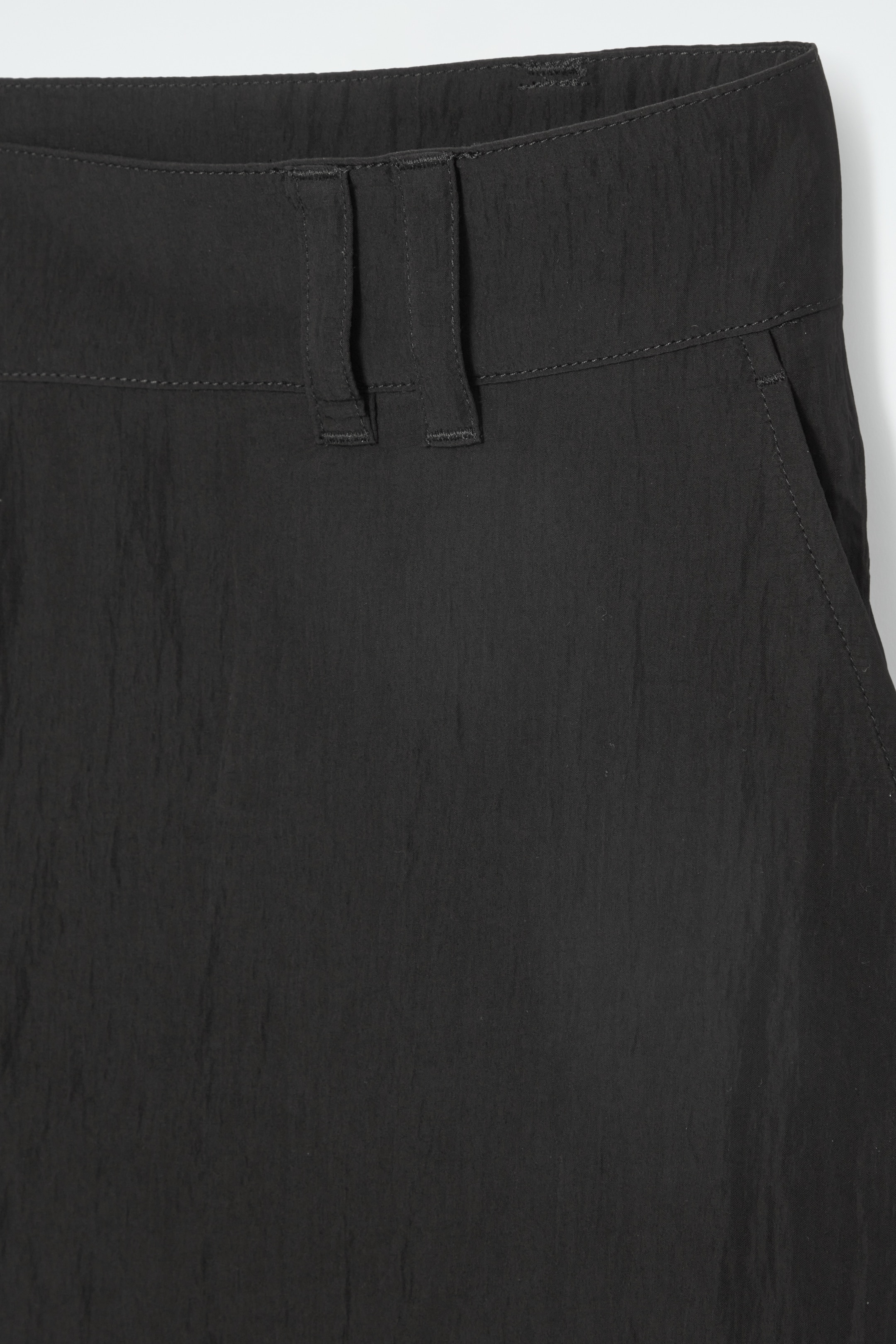 Grösseres Bild ansehen: LANGE CARGOSHORTS - SCHWARZ - DAMEN | H&M CH 2