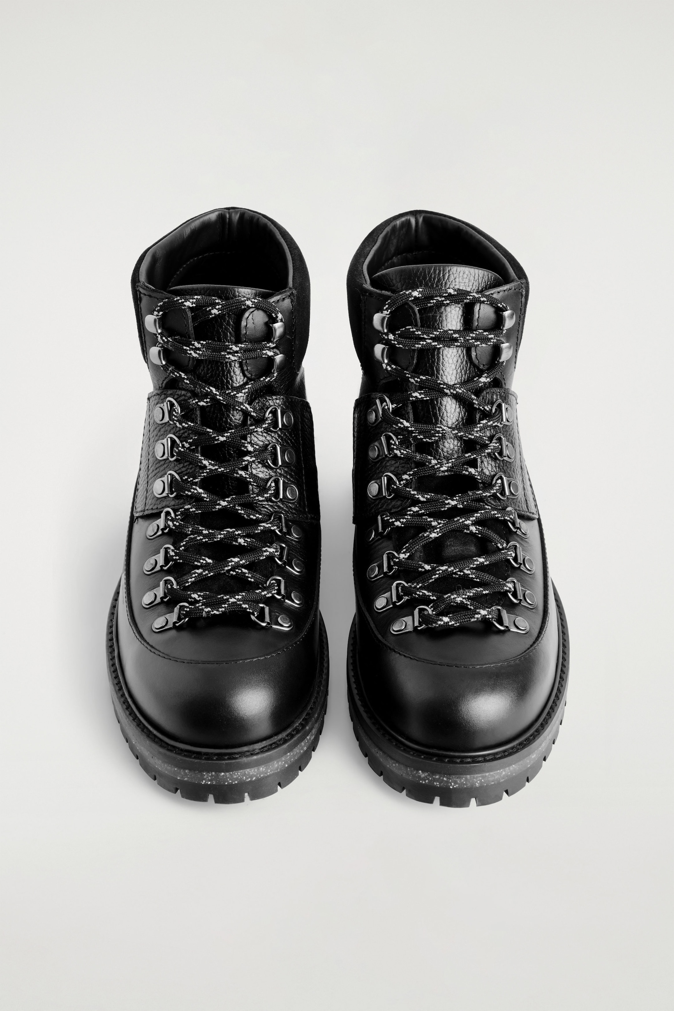 LEATHER HIKING BOOTS