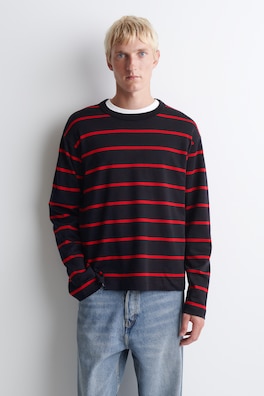RELAXED JERSEY INTERLOCK LONG-SLEEVED T-SHIRT — NAVY / RED / STRIPED 1