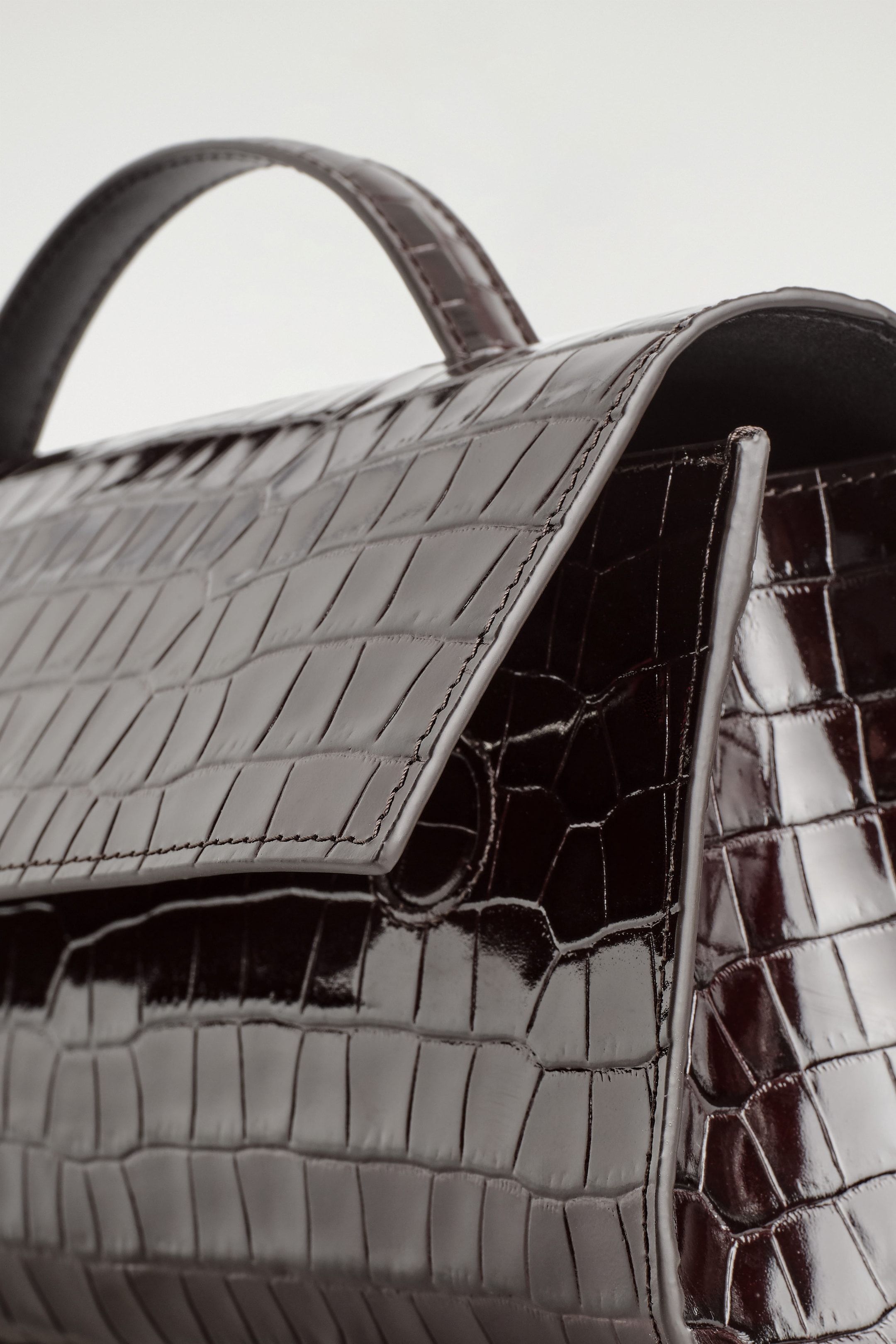 GALLERY CLUTCH BAG - CROCODILE-EFFECT LEATHER