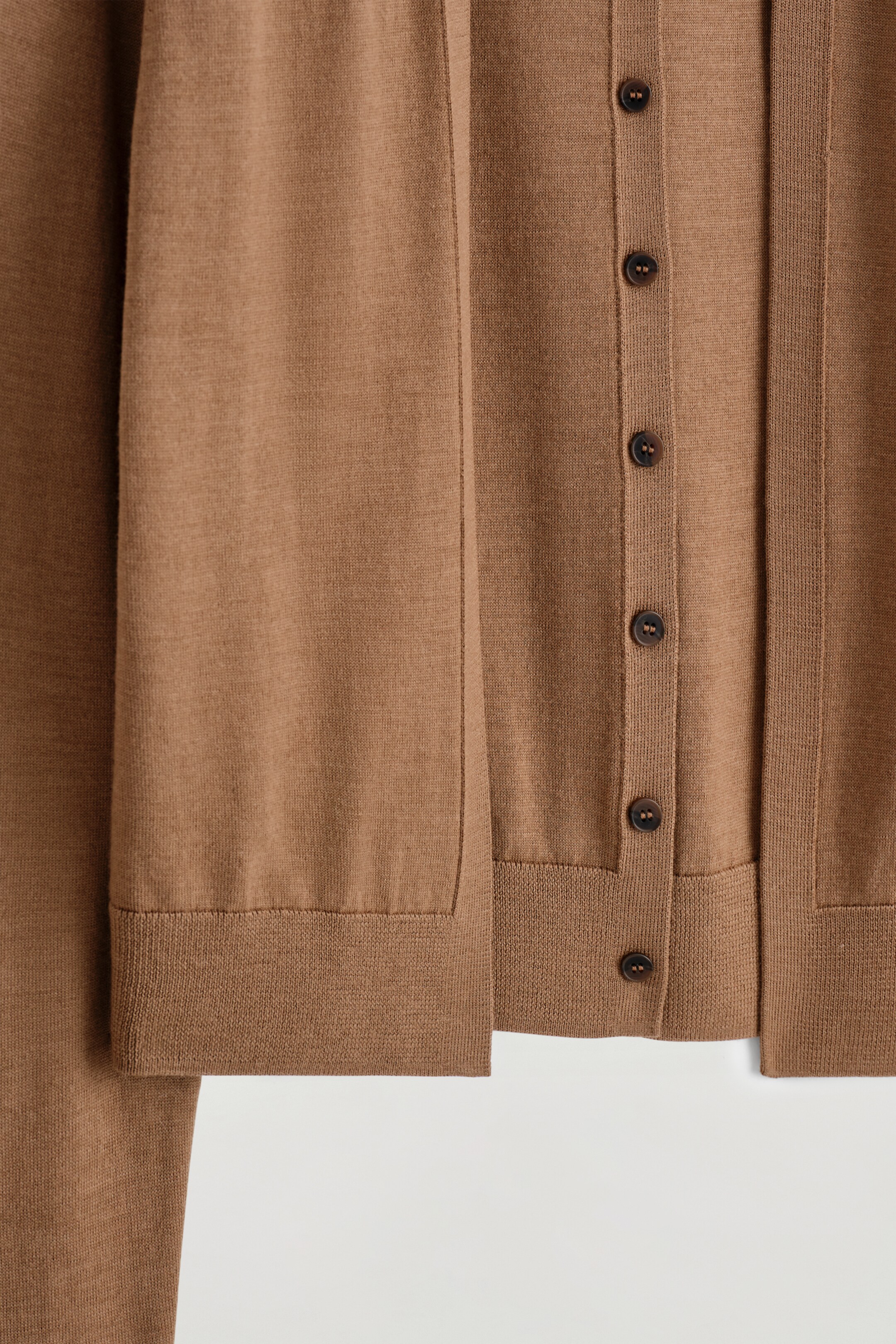 Nagyobb kép megtekintése: LAYERED MERINO WOOL HIGH-NECK CARDIGAN - KARAMELL - NŐI | H&M HU 7