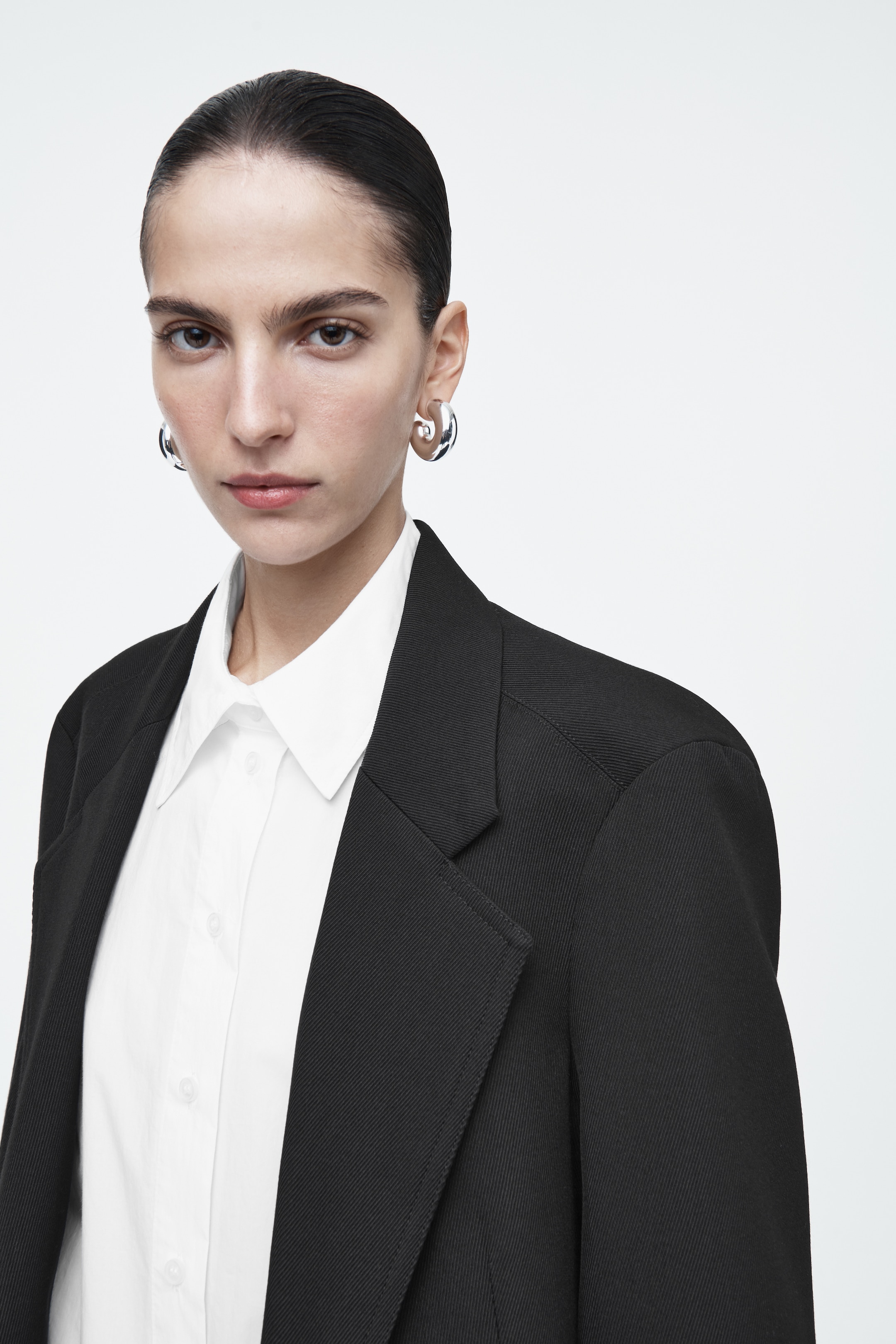 Grösseres Bild ansehen: OVERSIZED-BLAZER MIT MARKANTER SCHULTERPARTIE - SCHWARZ - DAMEN | H&M CH 6