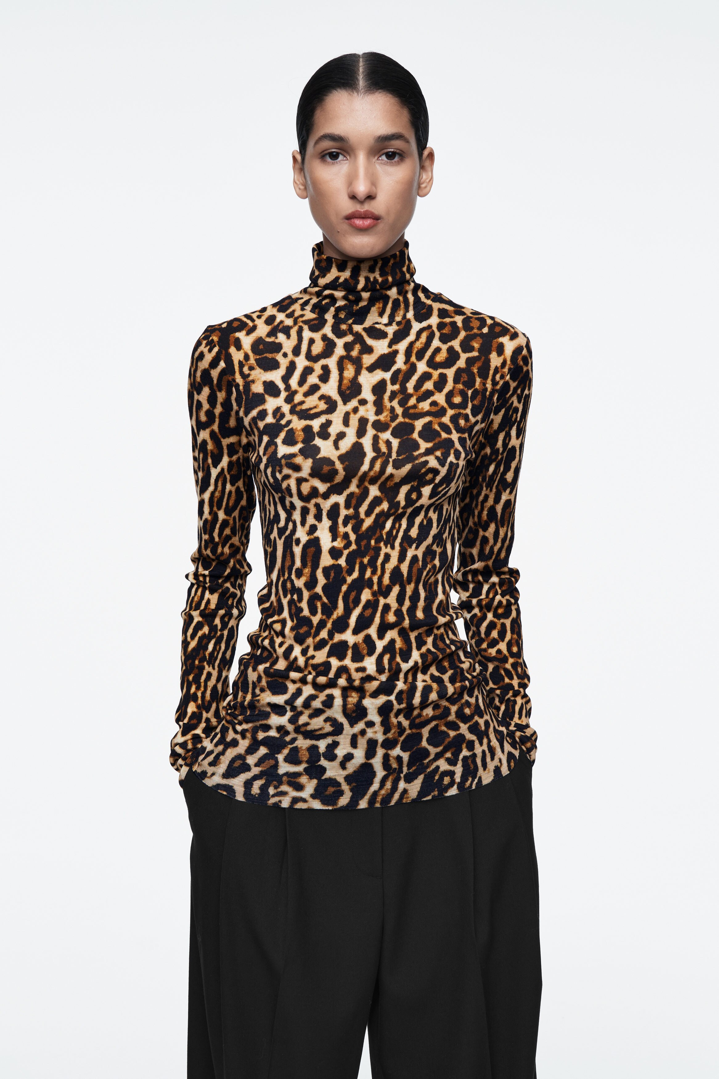 「2025Autumn Pre-Order」ピュアメリノウールタートルトップ / Pure Merino Wool Turtleneck Top レデ MERINO WOOL TURTLENECK TOP - LEOPARD | COS