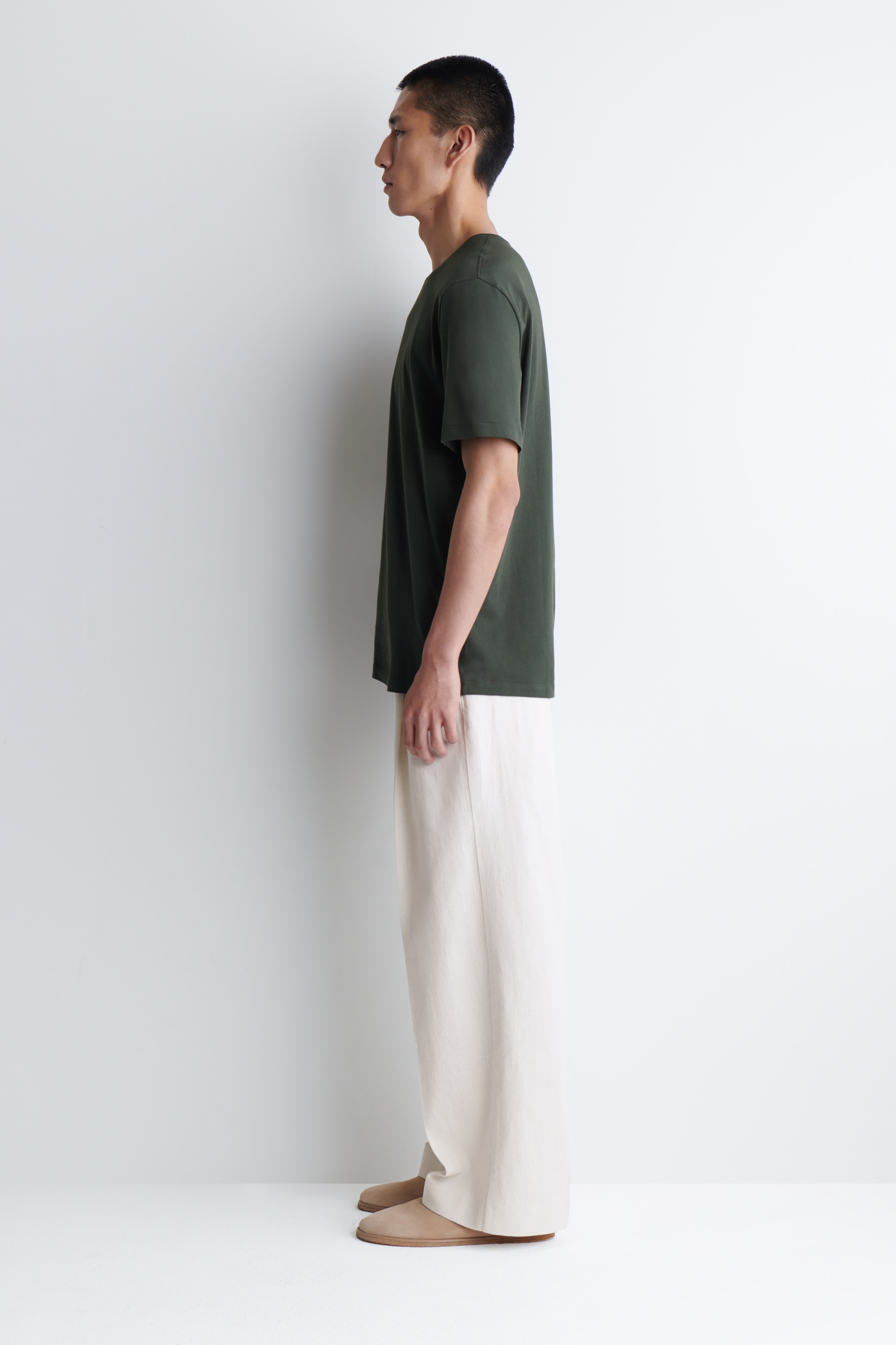 Visa större bild: CREWNECK T-SHIRT I BOMULL - MÖRKGRÖN - HERR | H&M SE 3