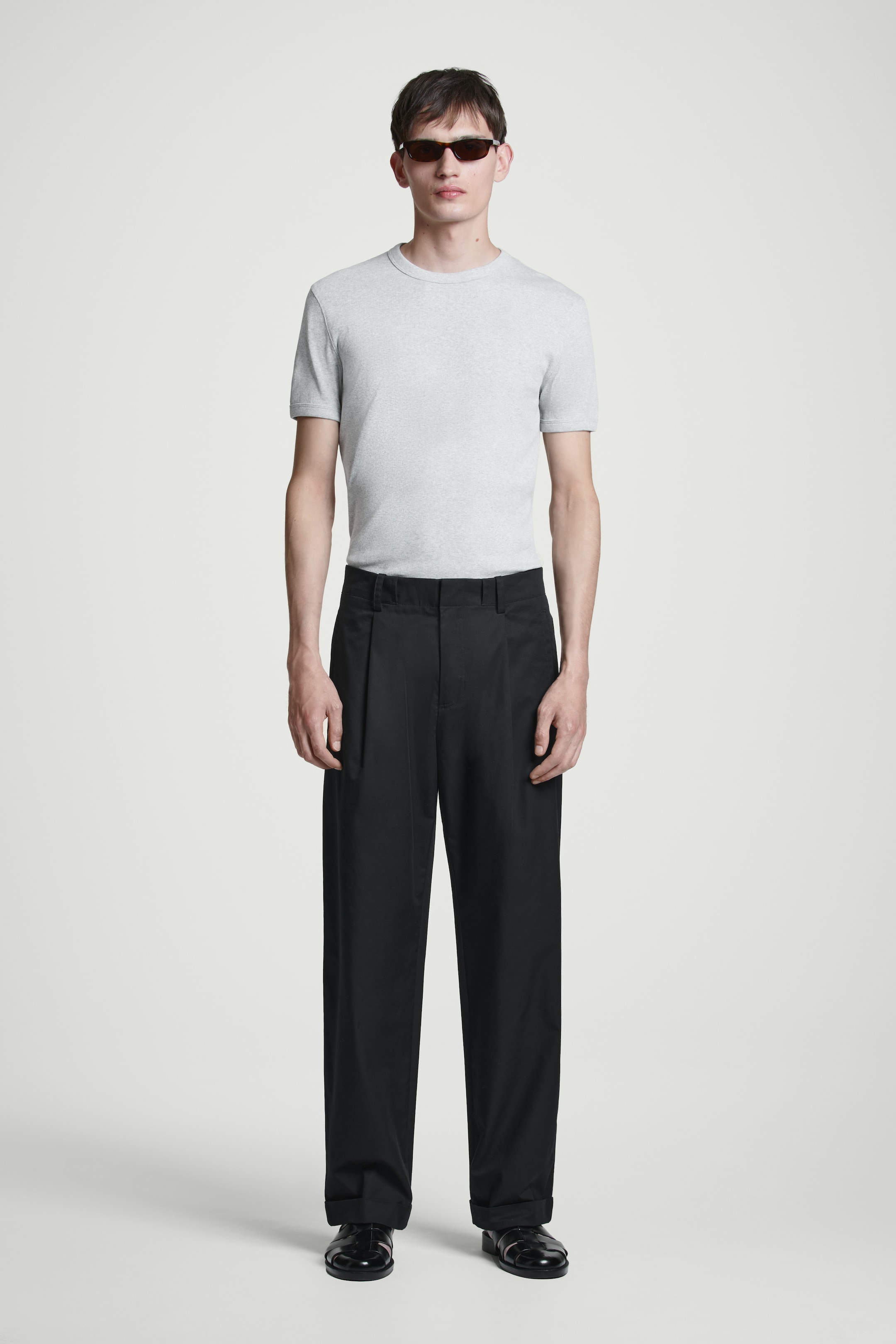 Agrandir l'image: PANTALON FUSELÉ EN COTON À REVERS - NOIR - HOMME | H&M FR 1