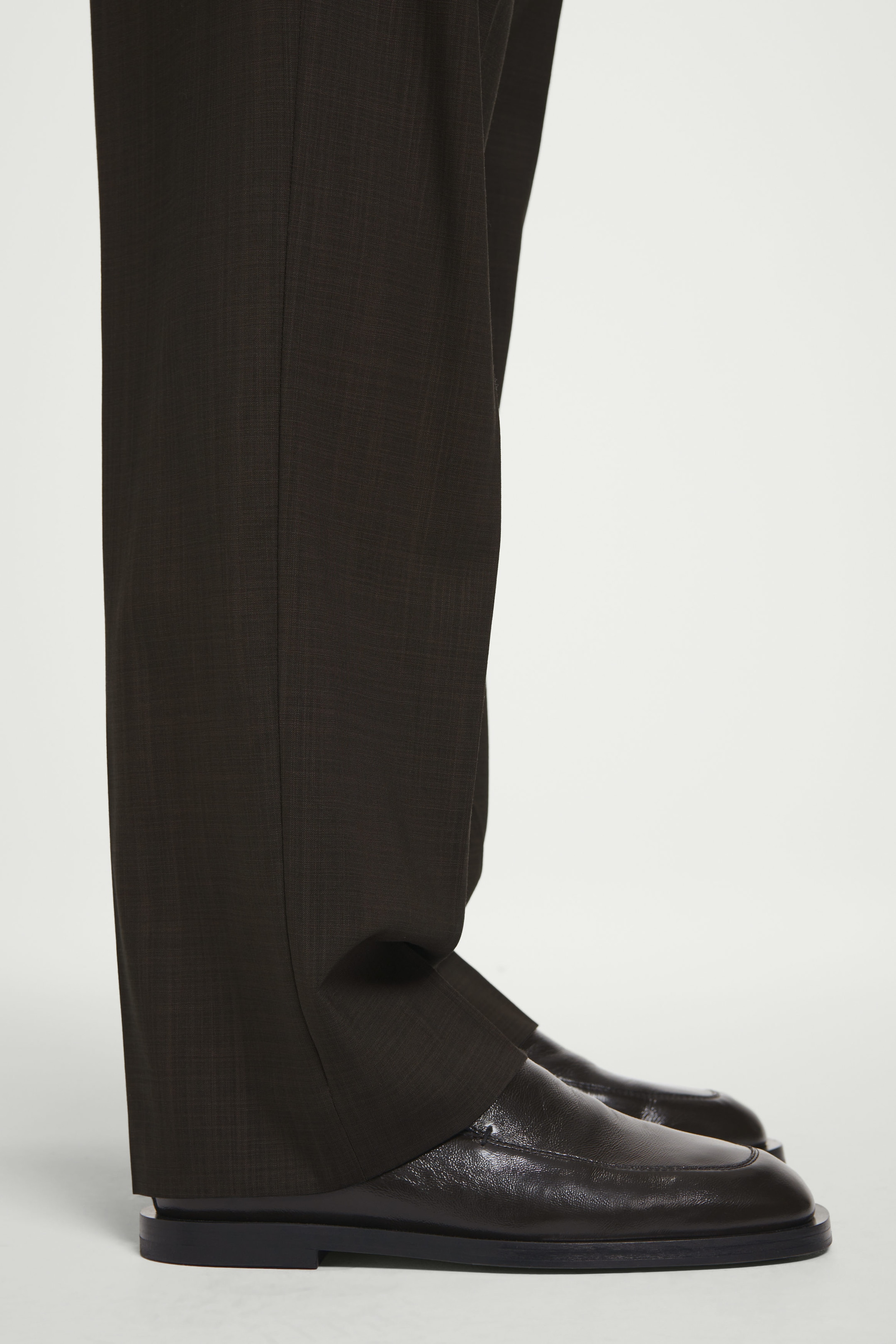 CLASSIC LEATHER LOAFERS