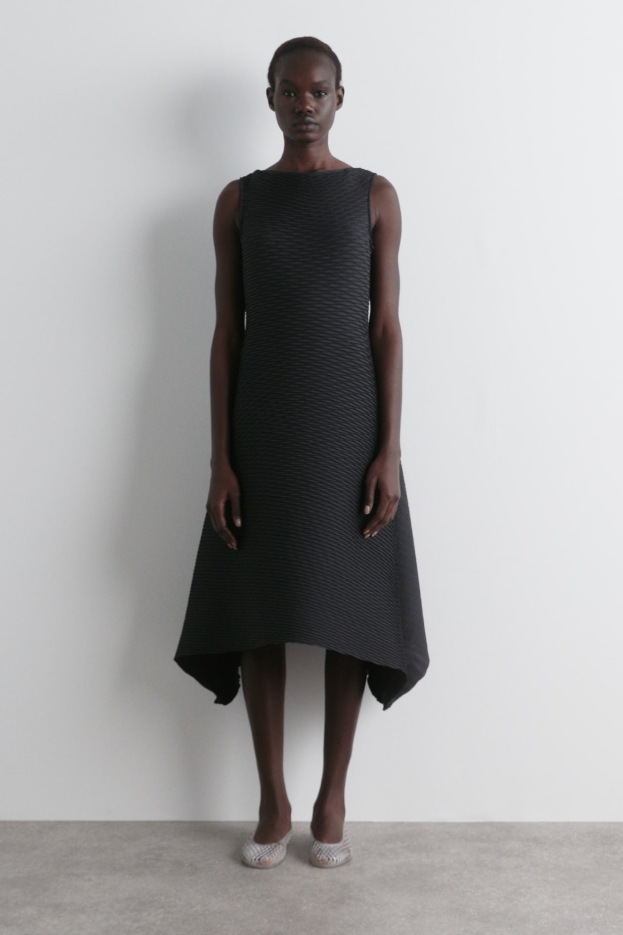 VOLUMINOUS PLEATED MIDI DRESS