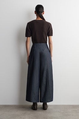 RAW DENIM CROPPED BARREL-LEG TROUSERS — INDIGO 4