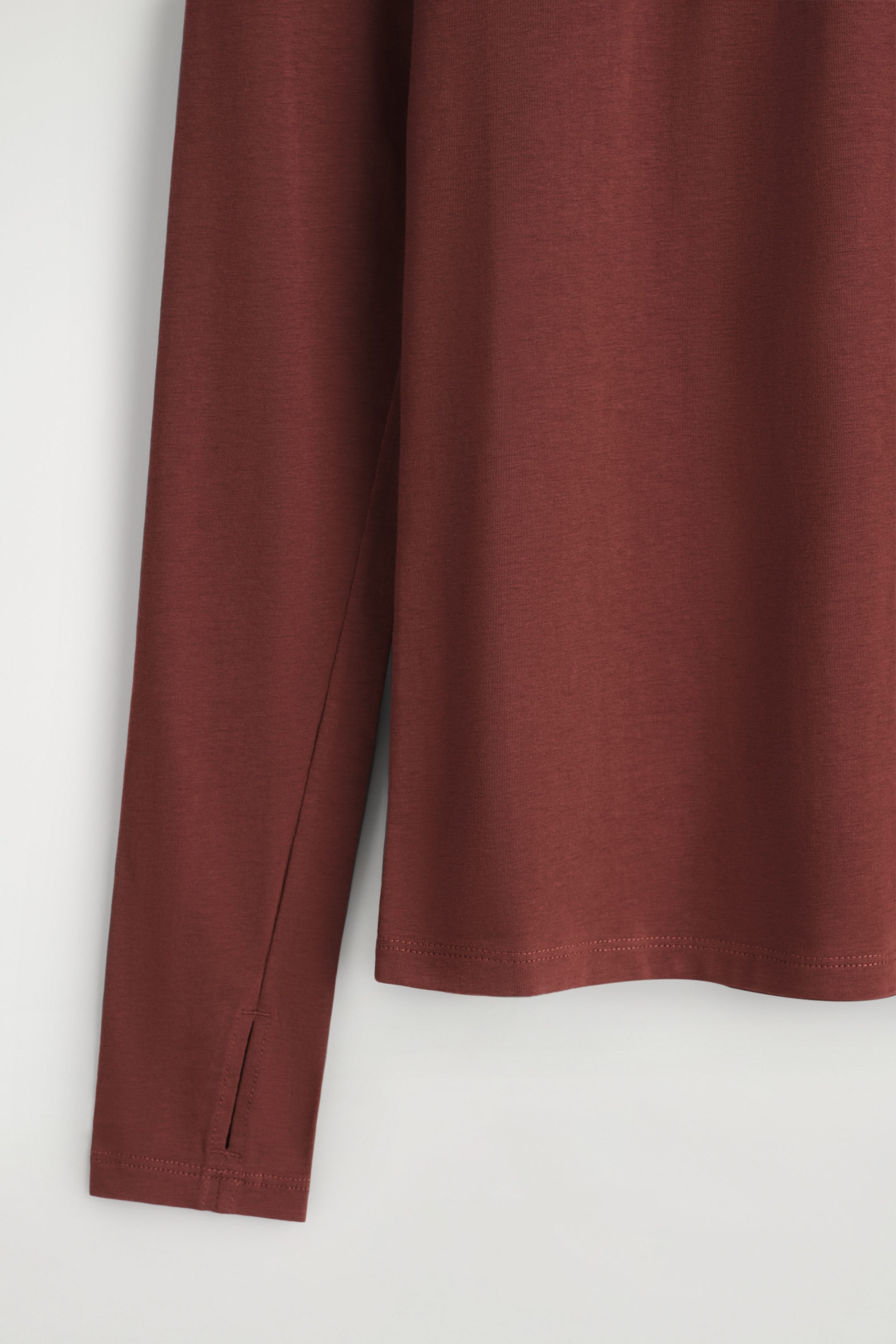 SLIM LIGHTWEIGHT LONG-SLEEVED TOP