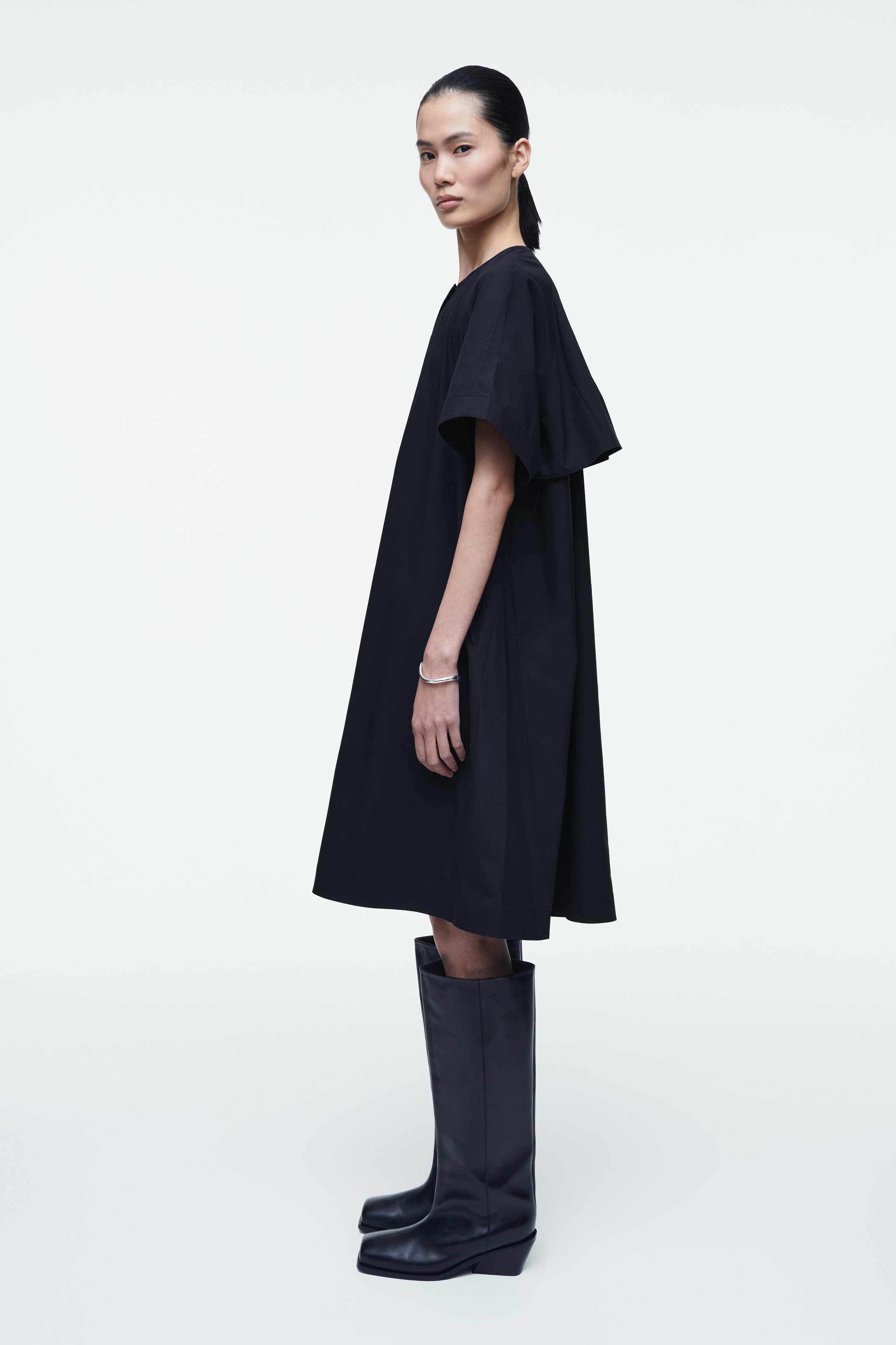 Agrandir l'image: ROBE MIDI OVERSIZE EN POPELINE ÉVASÉE - BLEU MARINE - FEMME | H&M CH 4