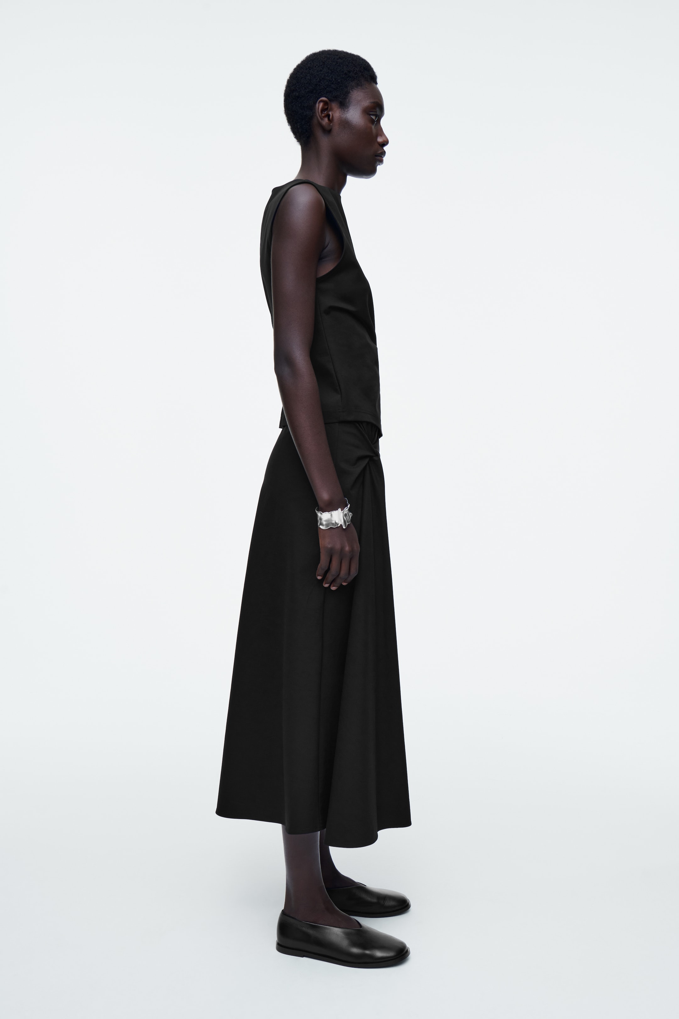 Grotere afbeelding bekijken: TWIST-DETAIL MIDI ROK - ZWART - DAMES | H&M BE 4