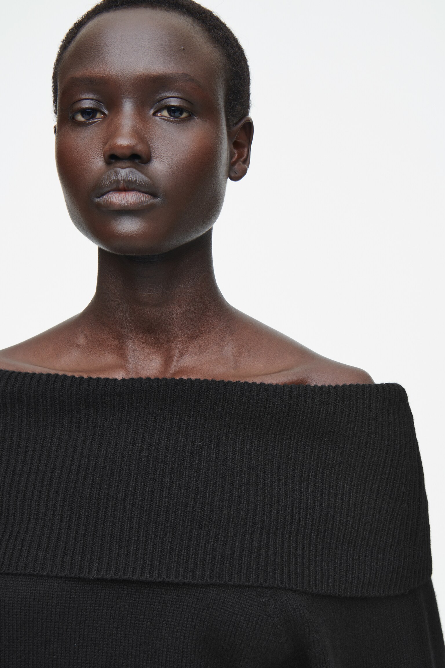 SCHULTERFREIER PULLOVER AUS MERINOWOLLE - SCHWARZ - 3
