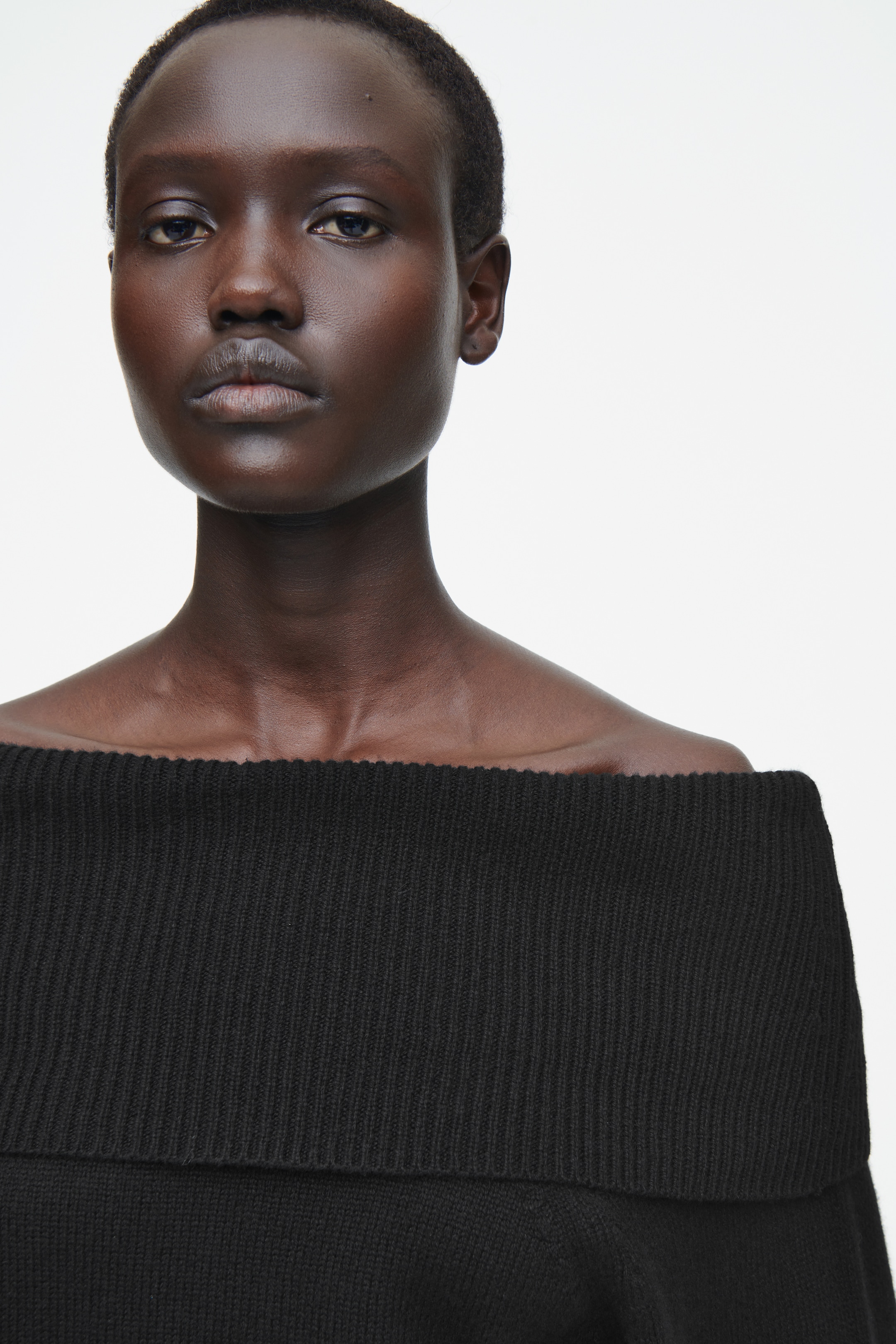 Grösseres Bild ansehen: SCHULTERFREIER PULLOVER AUS MERINOWOLLE - SCHWARZ - DAMEN | H&M CH 5
