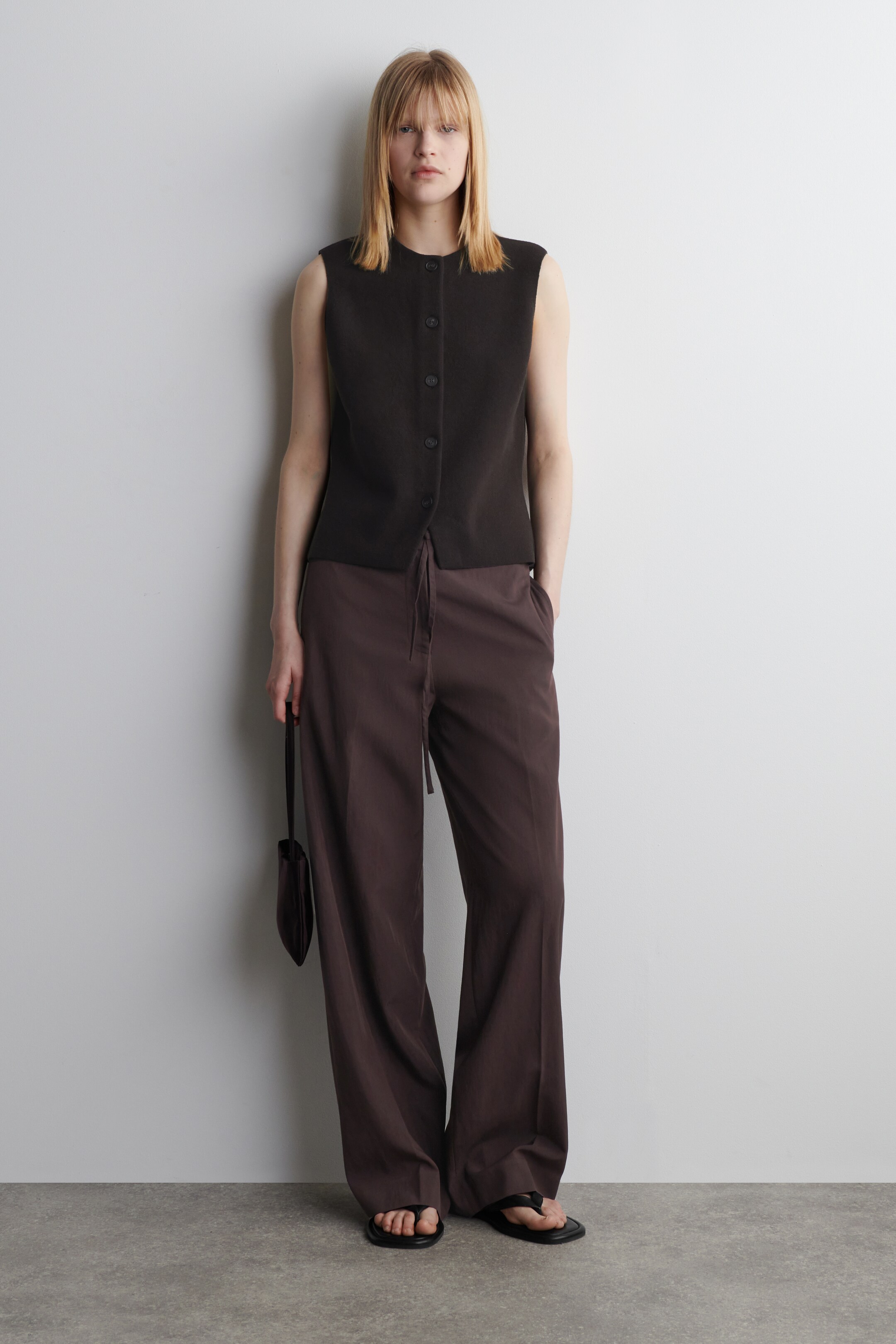 Agrandir l'image: GILET EN MAILLE DE COTON - BRUN FONCÉ - FEMME | H&M BE 2