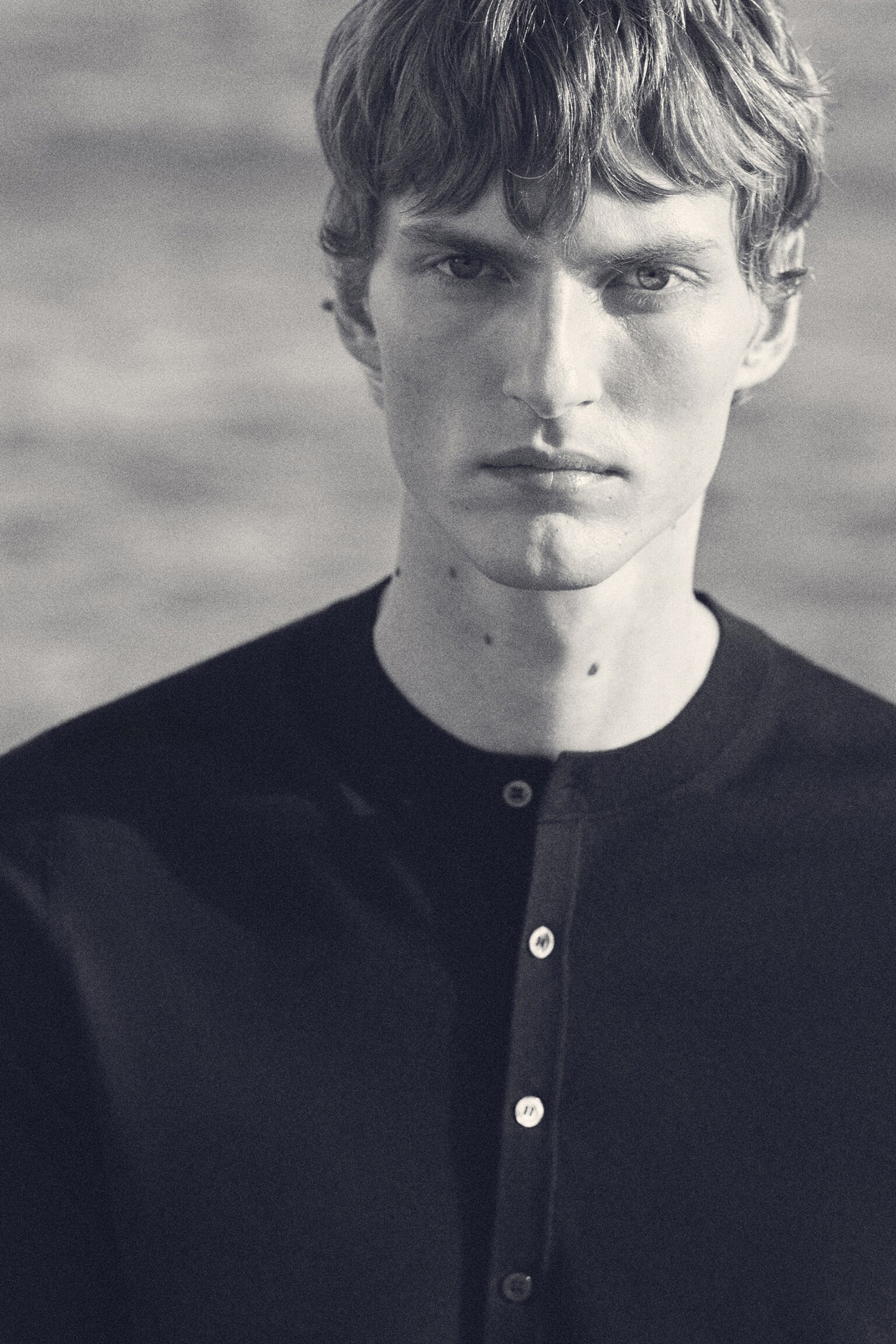 SCHMALES HENLEY-OBERTEIL AUS MERINOWOLLE - SCHWARZ/DUNKELGRÜN - 6