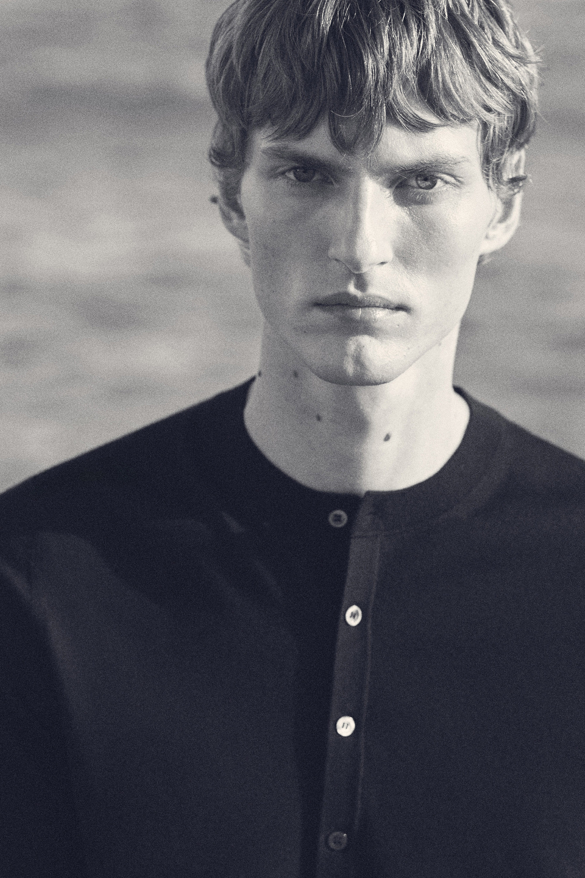 SLIM MERINO WOOL HENLEY TOP - BLACK | COS DE