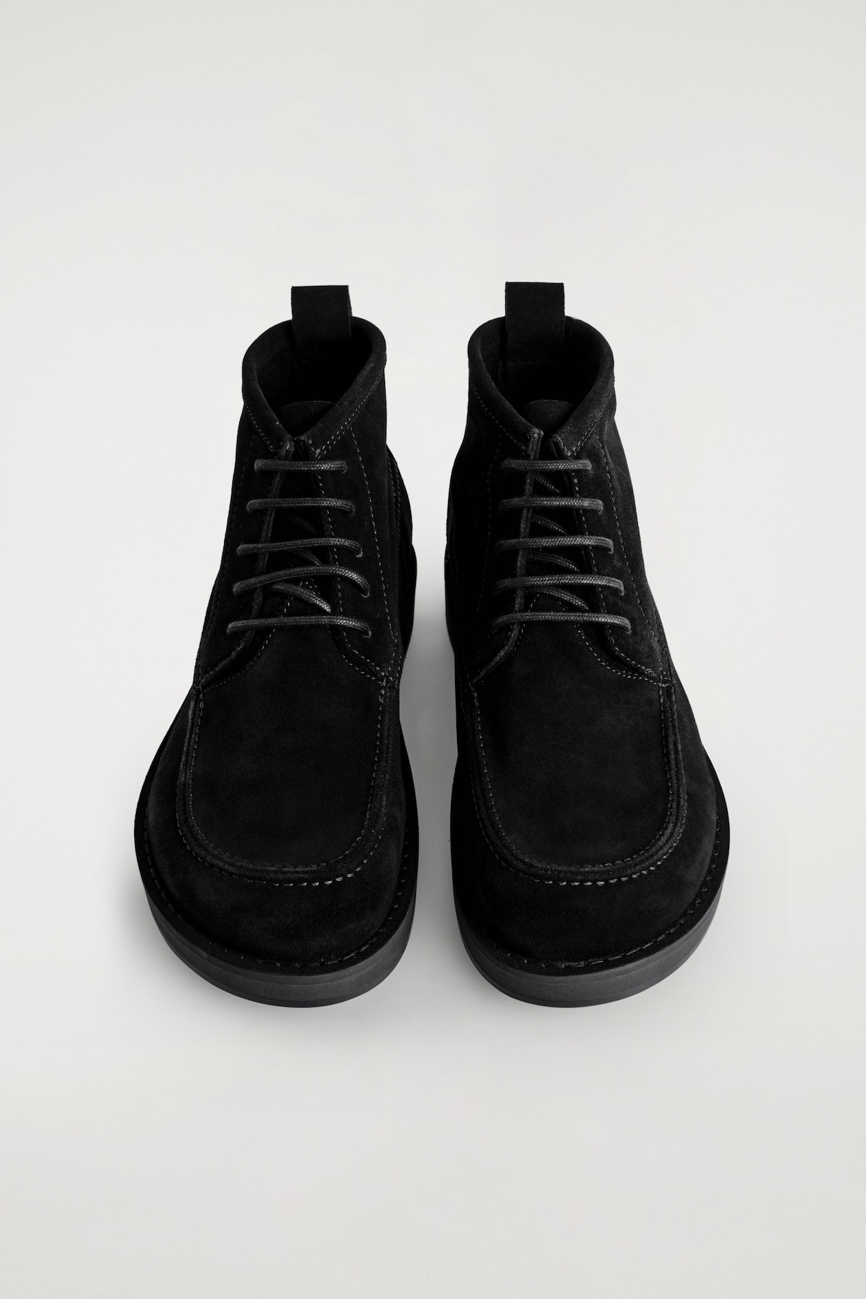 SUEDE DESERT BOOTS — BLACK