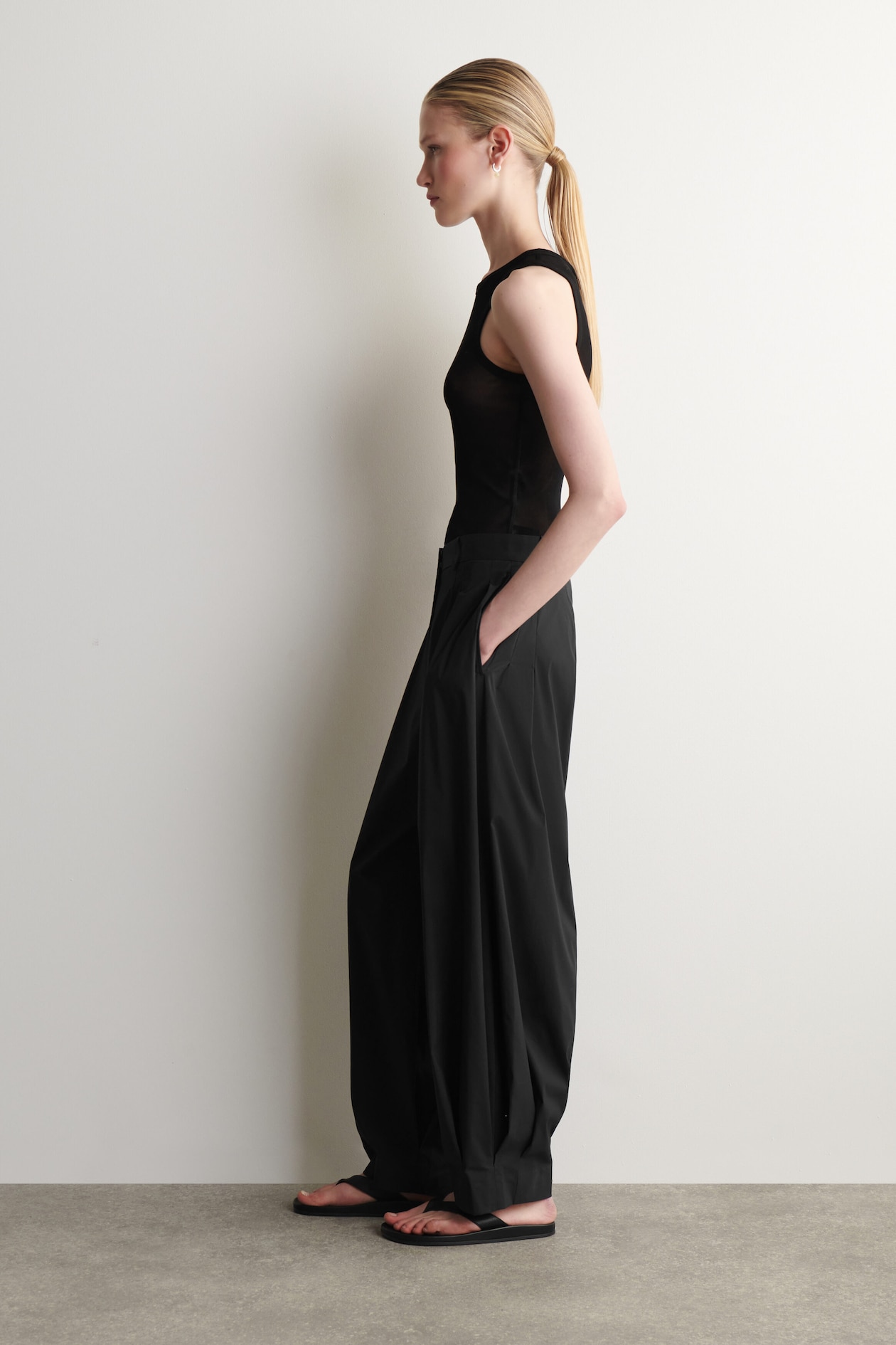 RIBBED SILK TANK TOP — BLACK