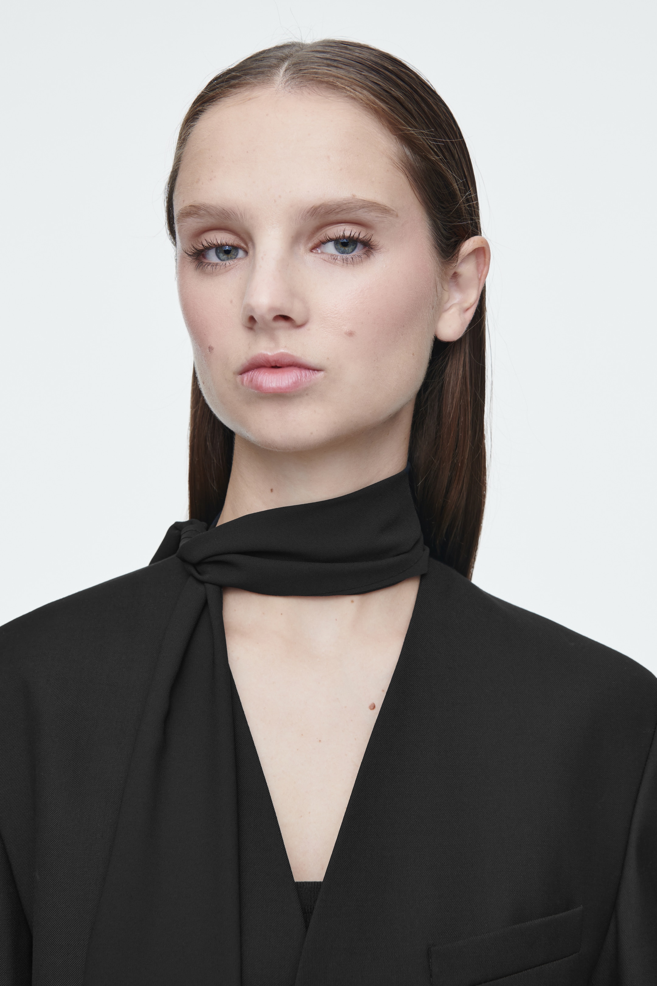 Grösseres Bild ansehen: WOLLBLAZER MIT SCHALDETAIL - SCHWARZ - DAMEN | H&M CH 2