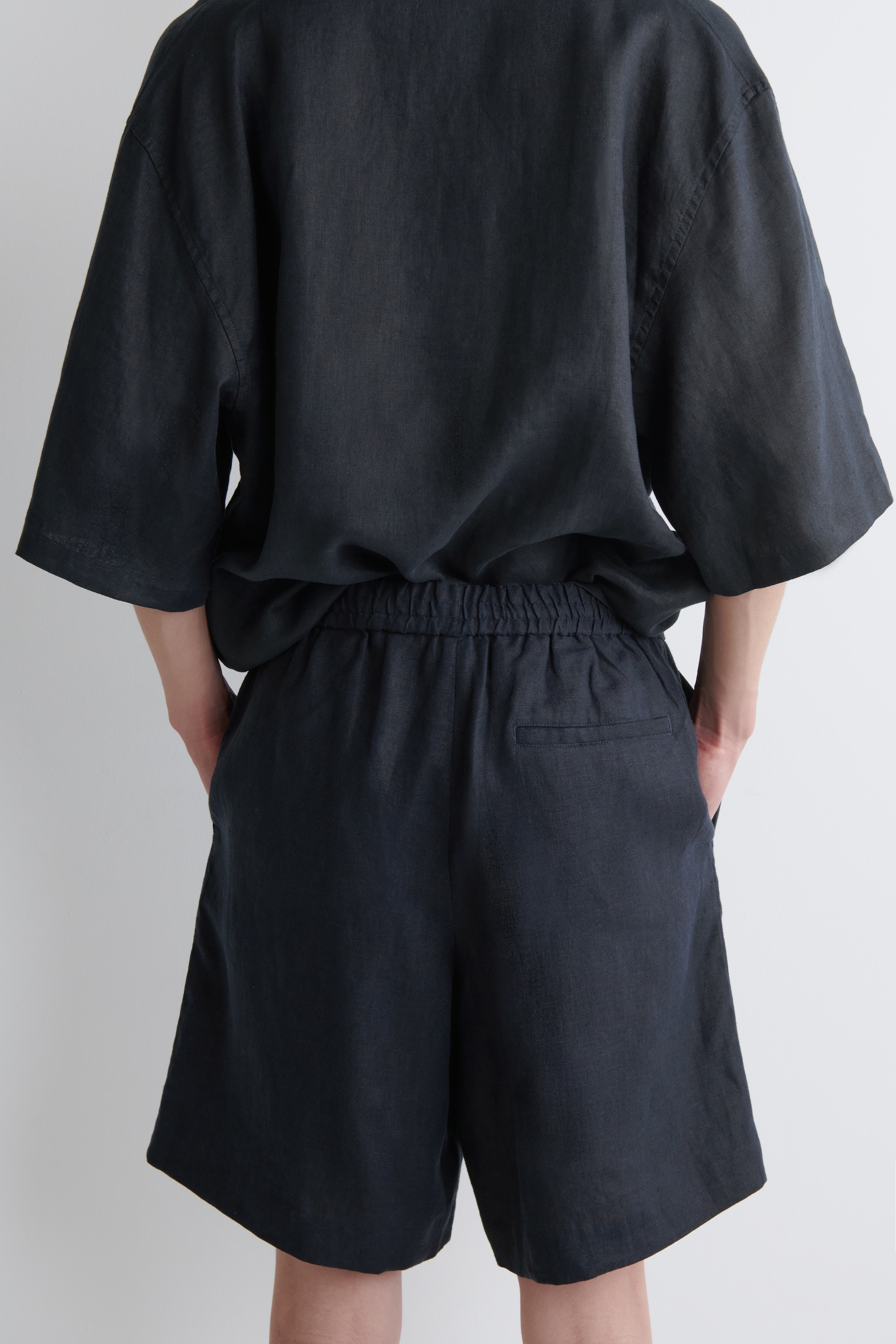 Agrandir l'image: SHORT TAILLE ÉLASTIQUÉE EN LIN - BLEU MARINE - HOMME | H&M FR 2