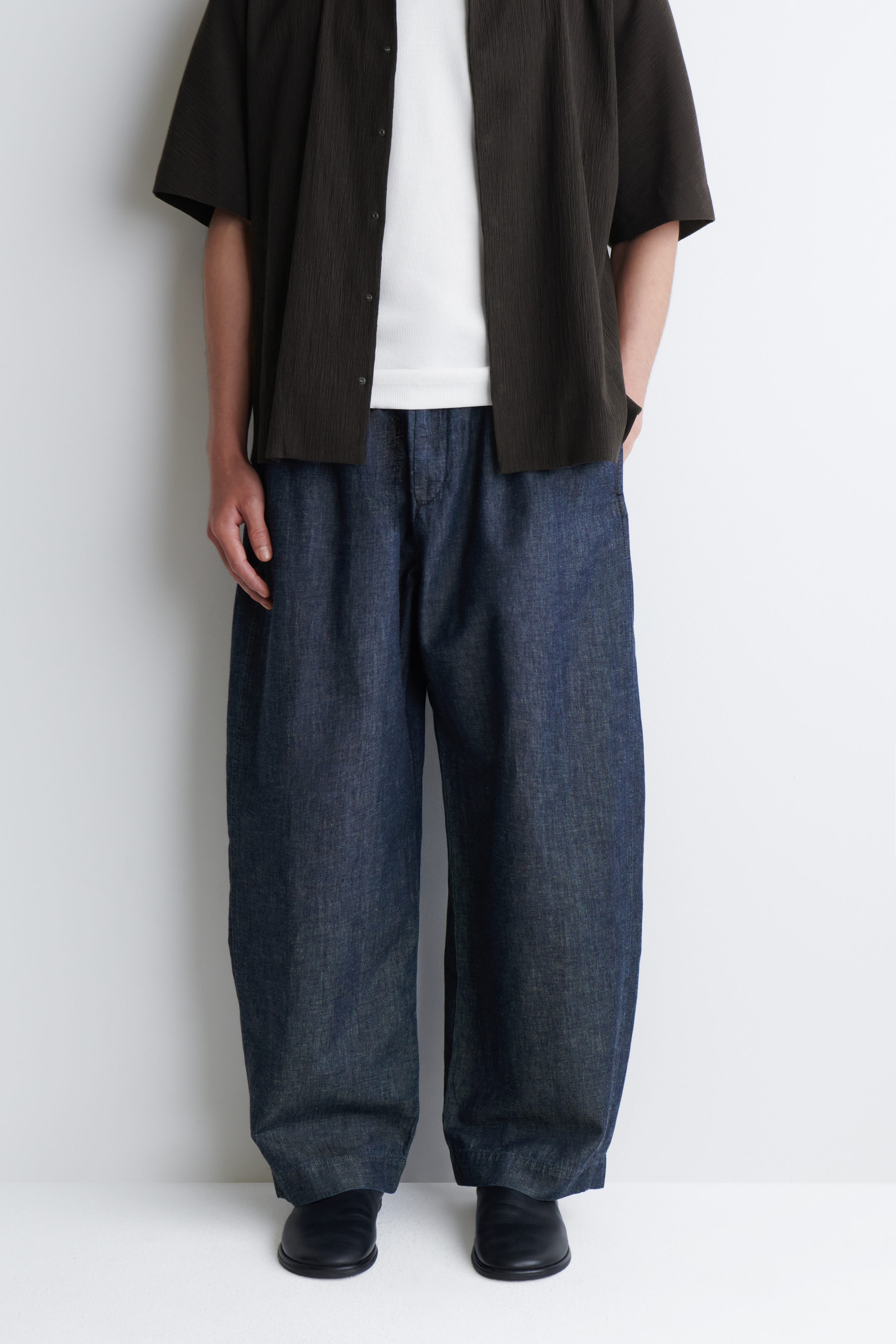 BARREL-LEG DENIM TROUSERS