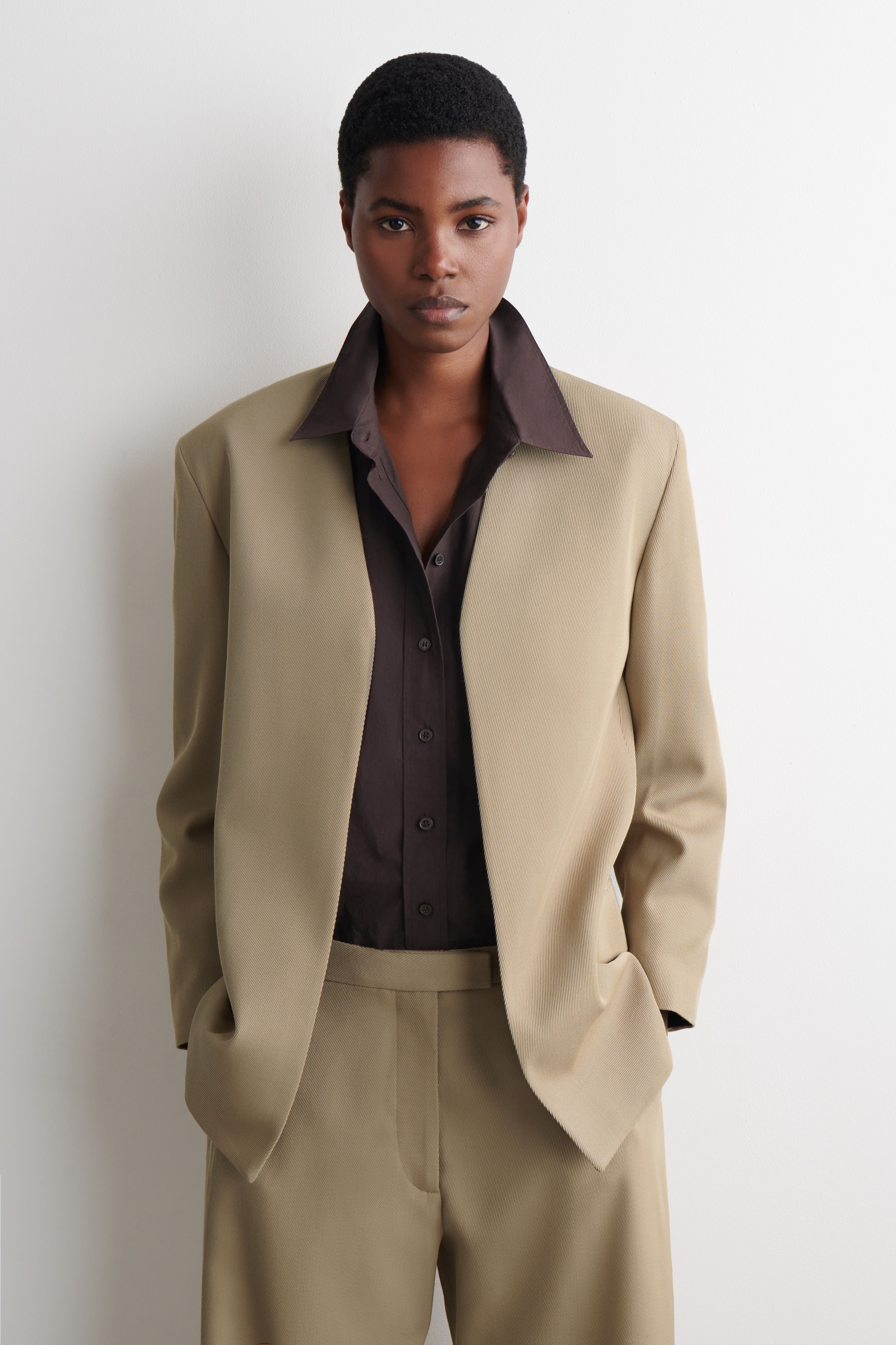 BLAZER SANS COL EN SERGÉ DE LAINE - BEIGE