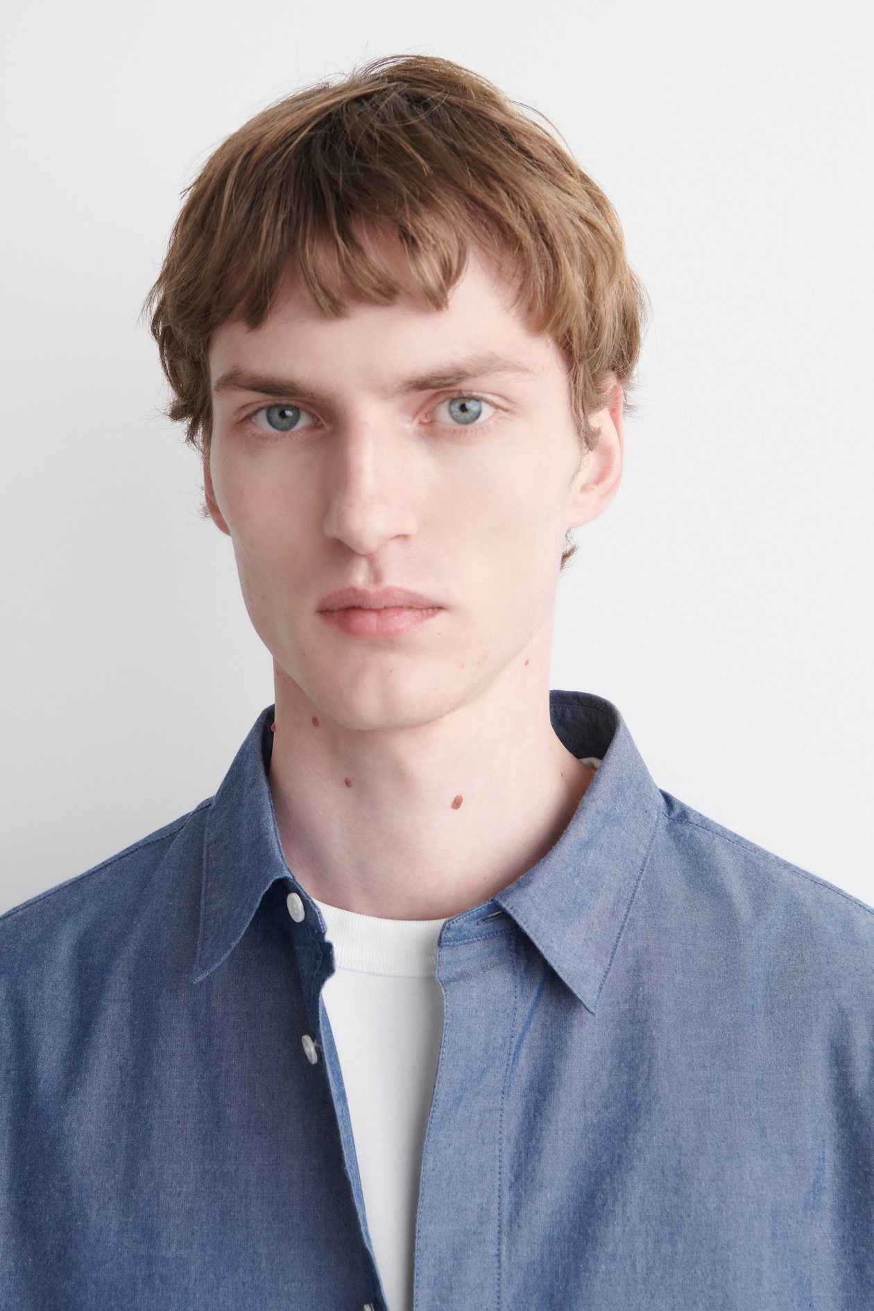 CHAMBRAY LONG-SLEEVE SHIRT — BLUE