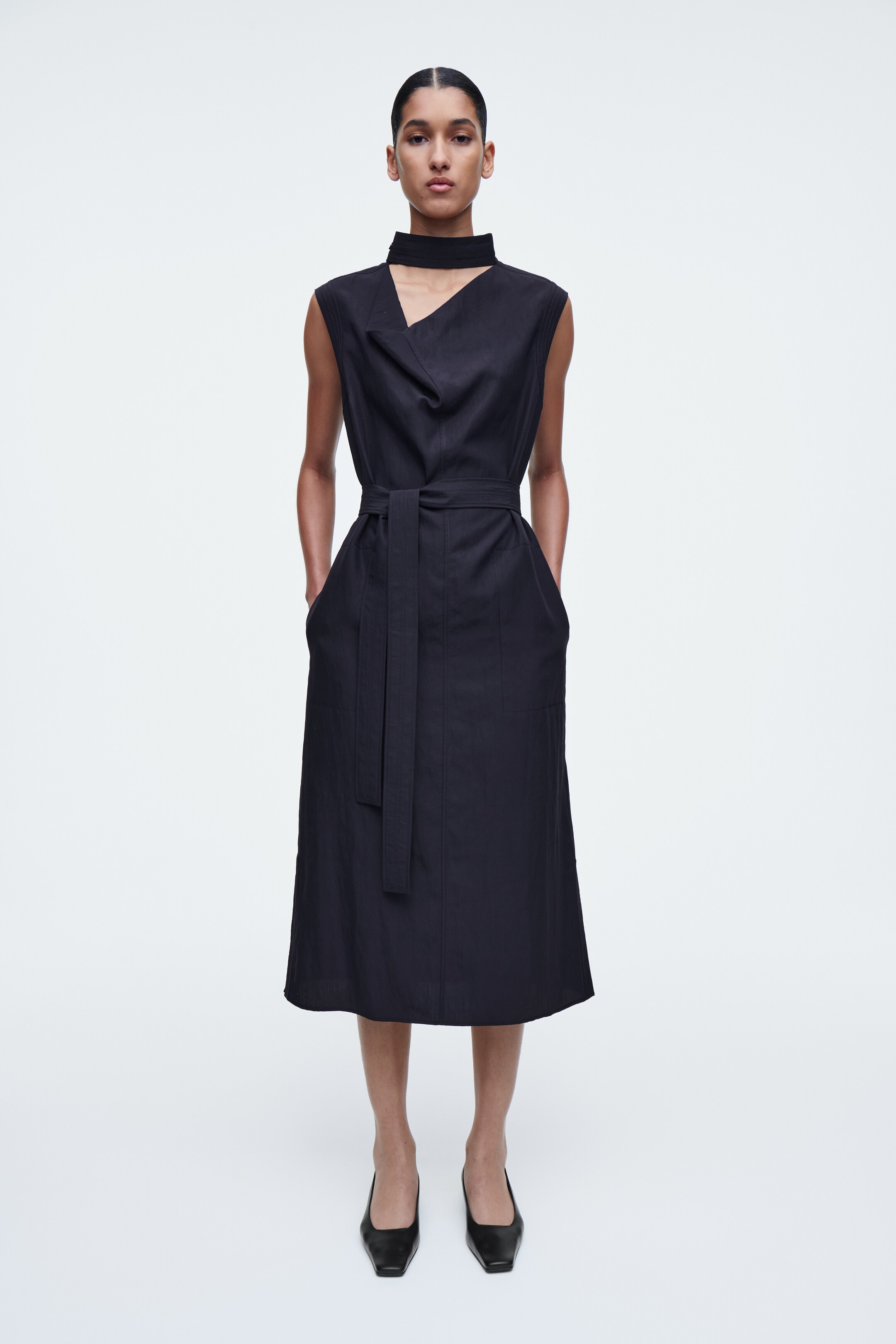 Vezi imaginea mai mare: ROCHIE MIDI CU DECOLTEU COWL ȘI DECUPAJE - INDIGO - FEMEI | H&M RO 2