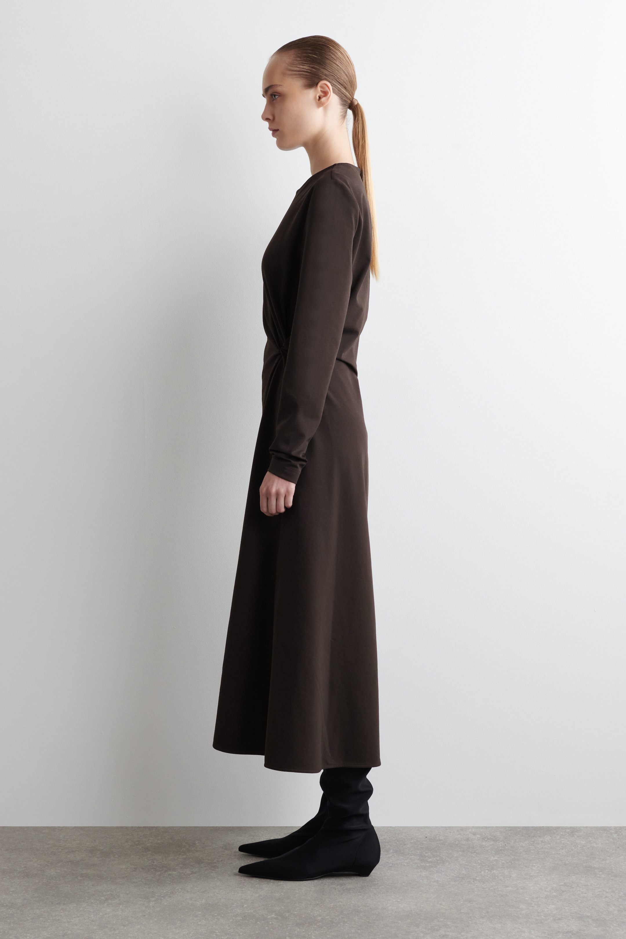 TWIST-DETAIL LONG-SLEEVED DRESS