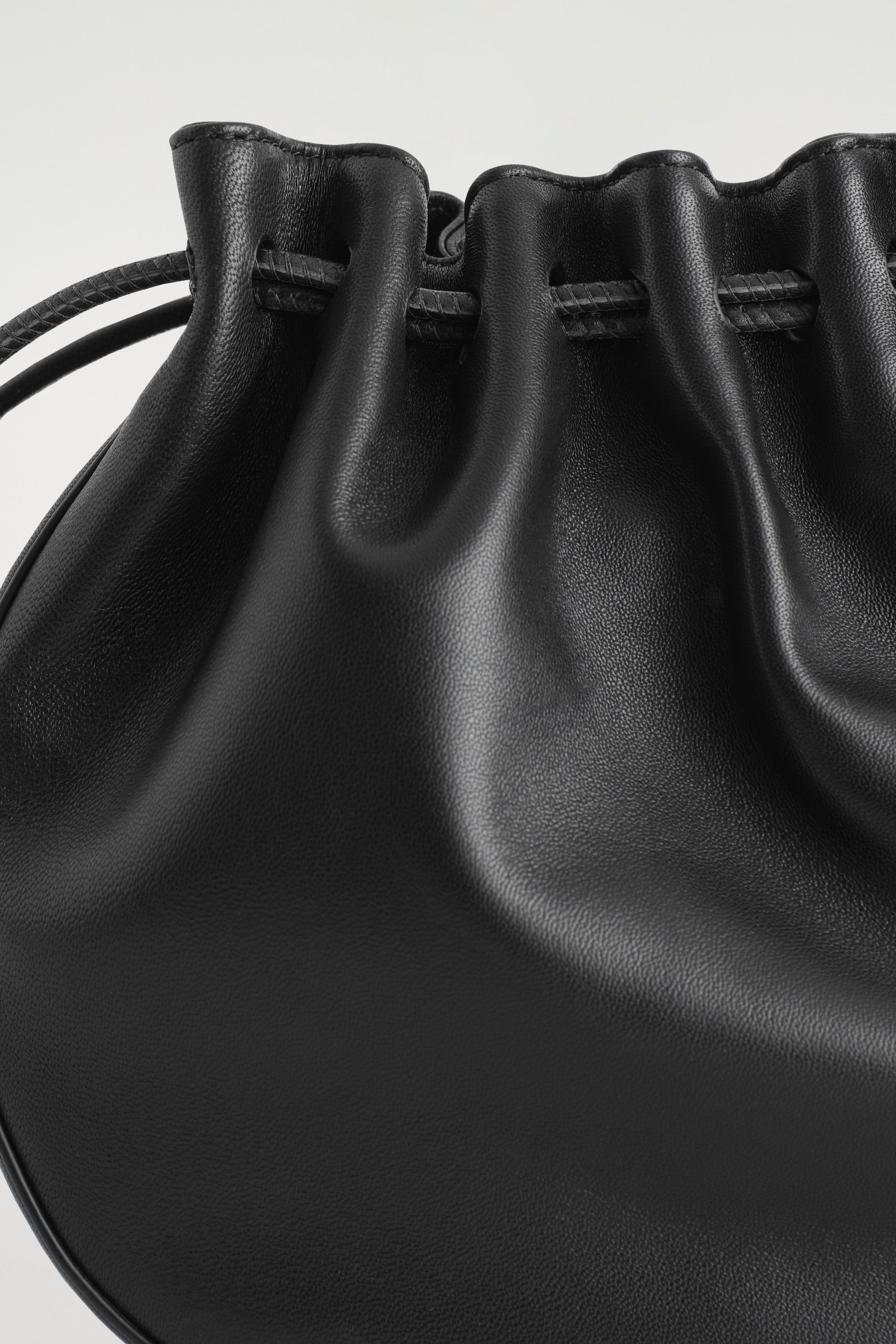 GATHERED POUCH BAG - LEATHER