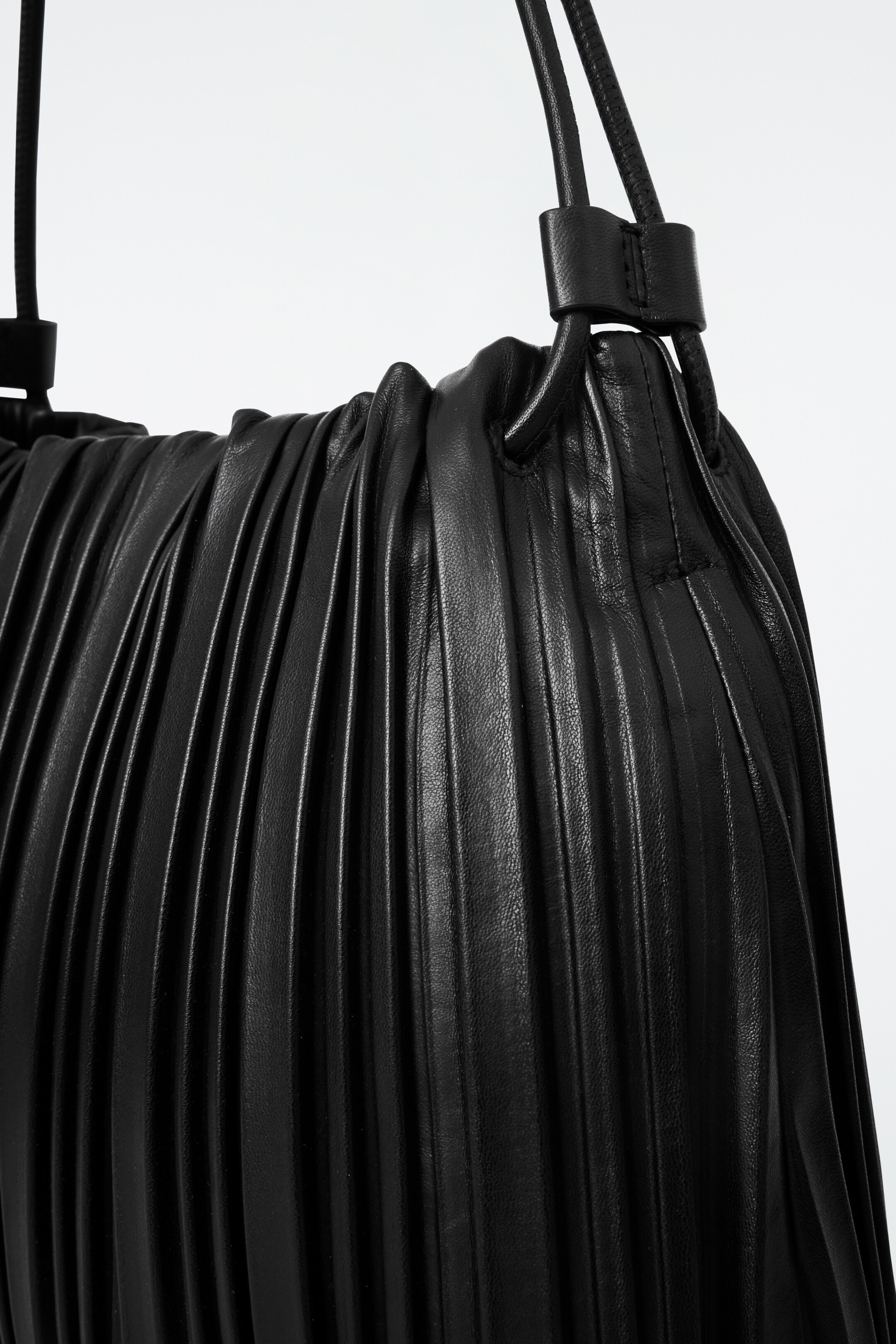 Ingrandisci l'immagine: SCALLOP TOTE - LEATHER - BLACK - DONNA | H&M CH 3