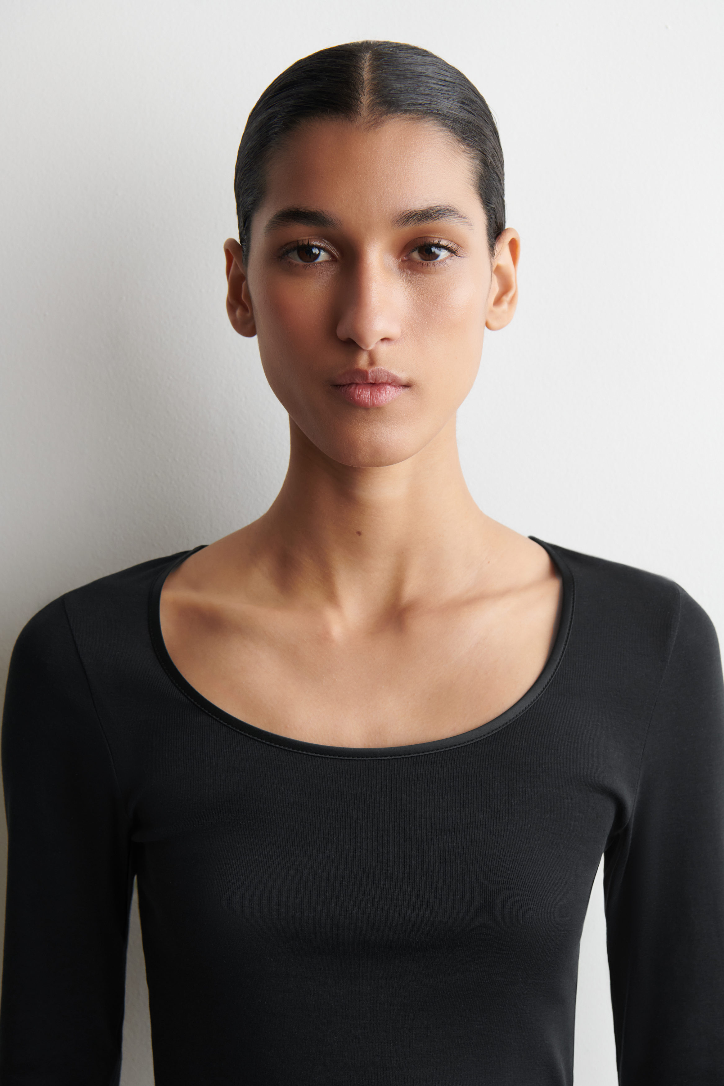 lcdc キャミ　glowny blackup cos musinsa COLOR-BLOCK SCUBA BIKINI TOP - BLACK / CREAM | COS US