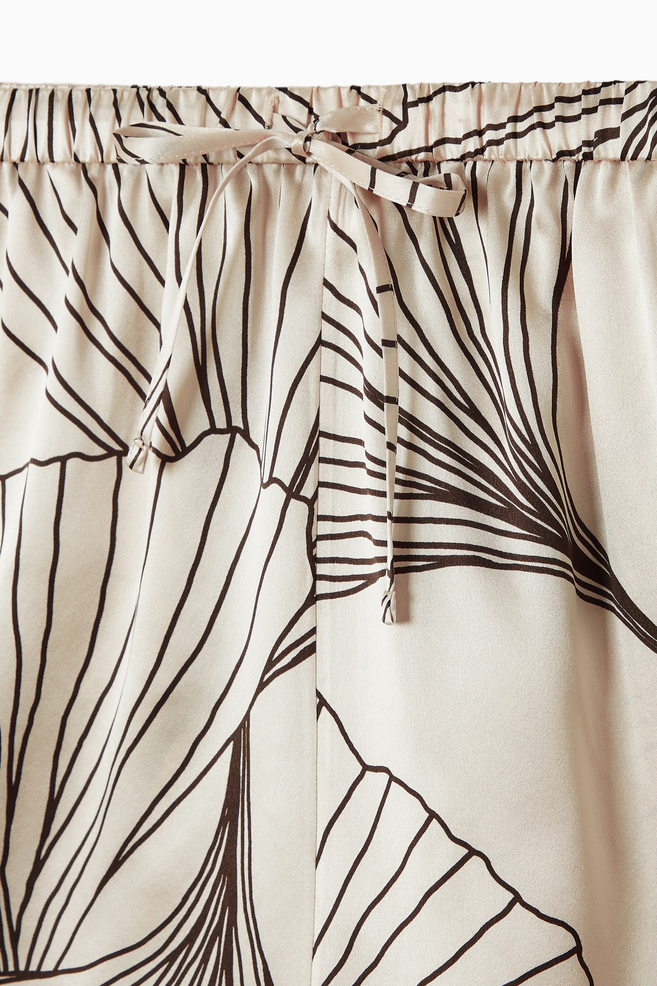 Ingrandisci l'immagine: FLORAL-PRINT SILK SHORTS - CREAM / FLORAL - DONNA | H&M CH 2