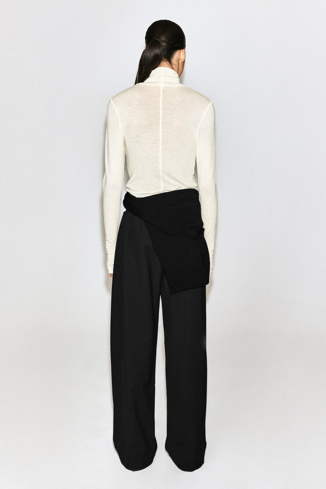MERINO WOOL TURTLENECK TOP — CREAM