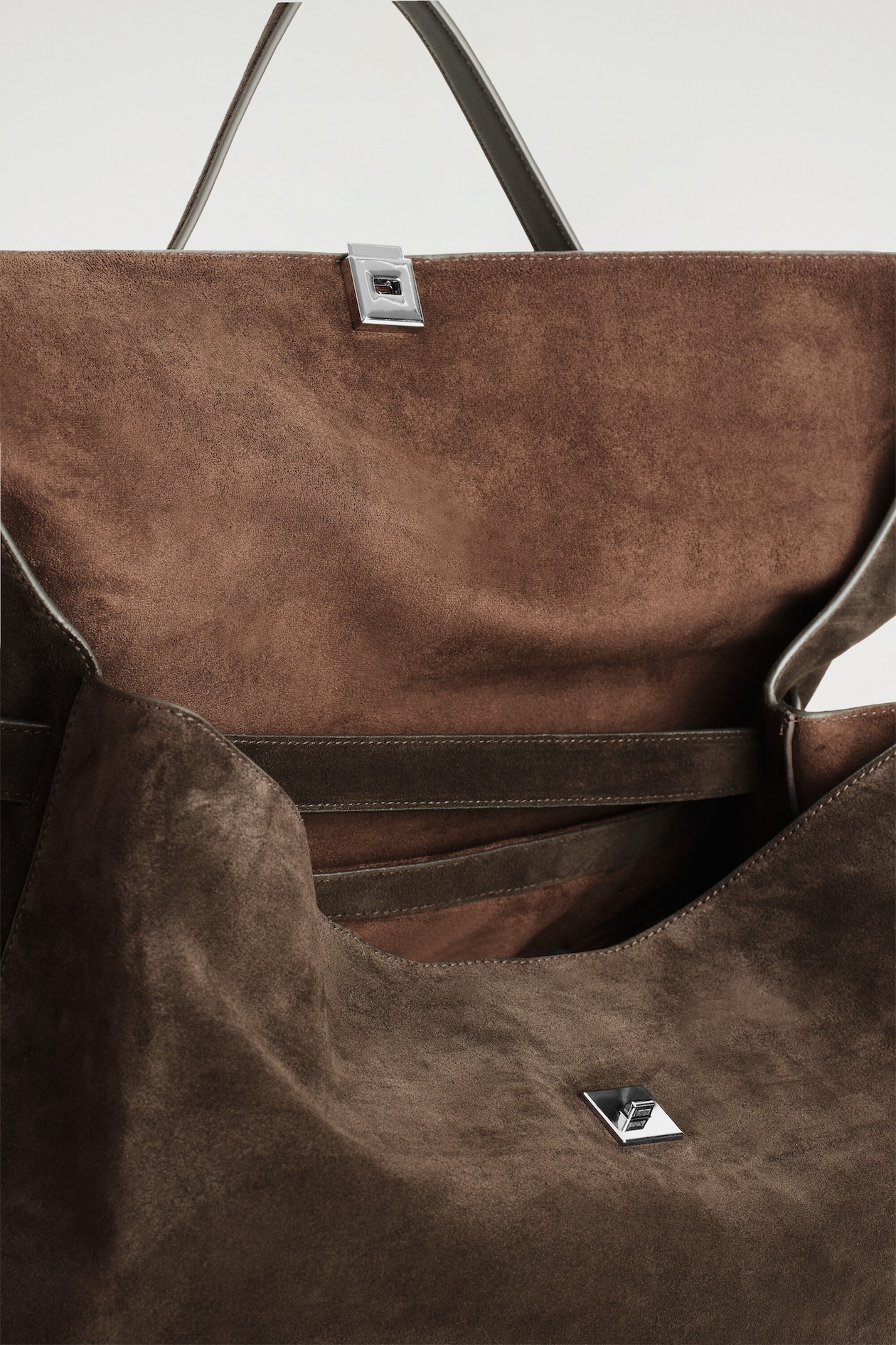 TRULLO OVERSIZED FLAP BAG - LEATHER — EBONY