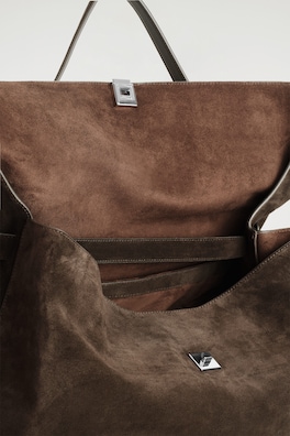 TRULLO OVERSIZED FLAP BAG - LEATHER — EBONY 6