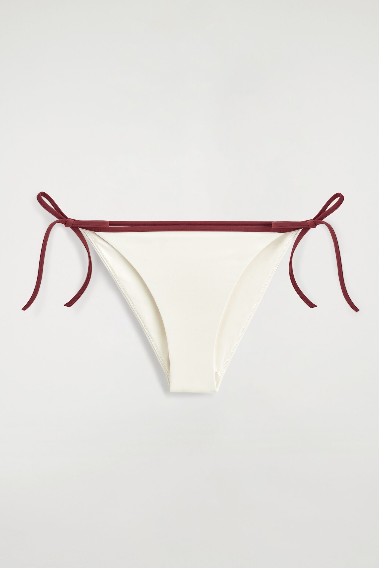 CONTRAST-TRIMMED TIE-SIDE BIKINI BRIEFS — WHITE / RED