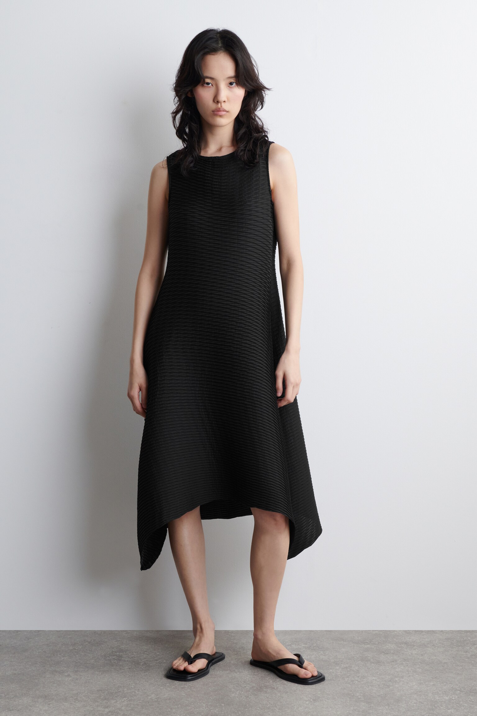 ROBE MIDI PLISSÉE VOLUMINEUSE - NOIR/ANTHRACITE