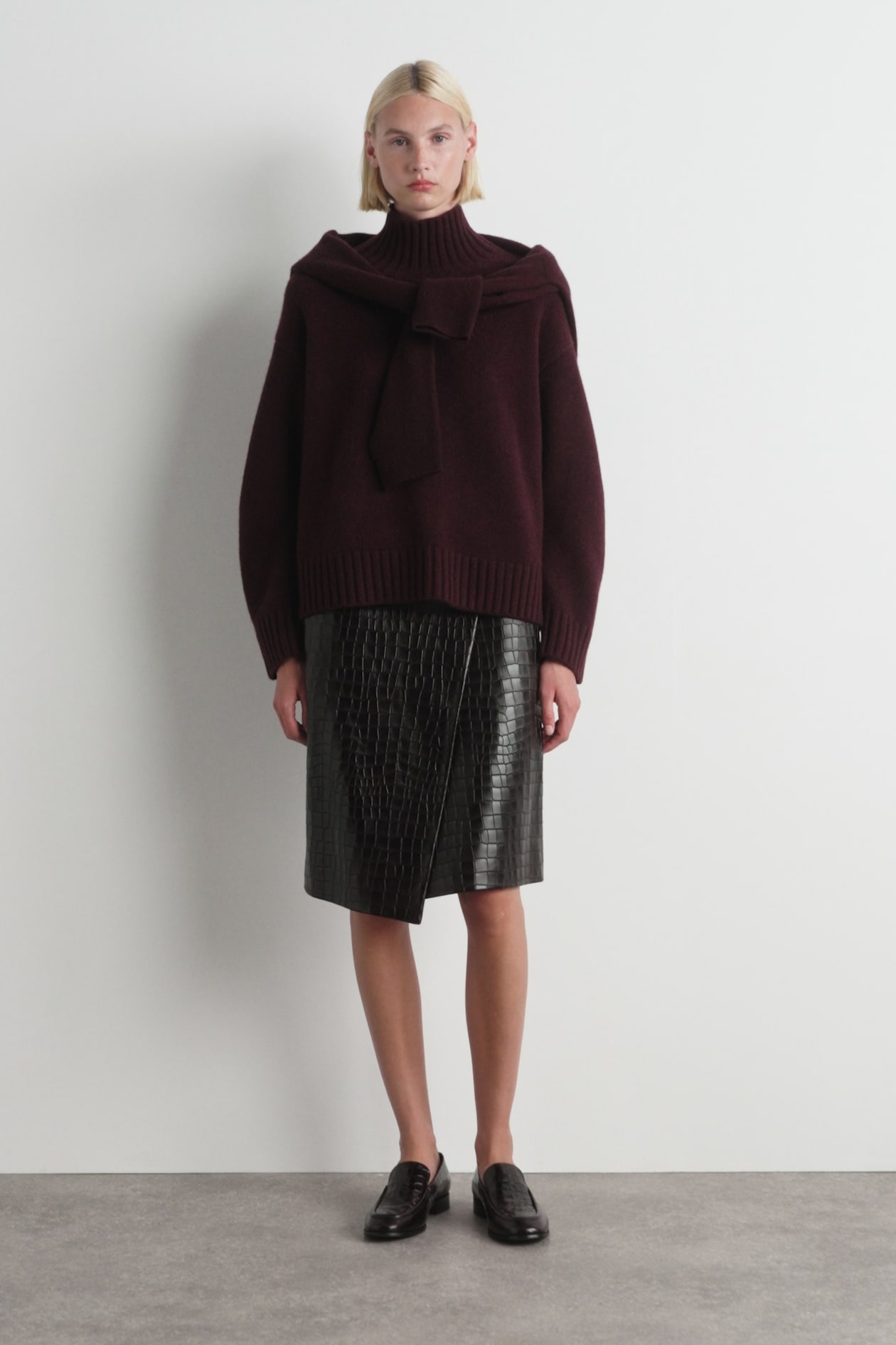 CASHMERE HIGH-NECK SWEATER