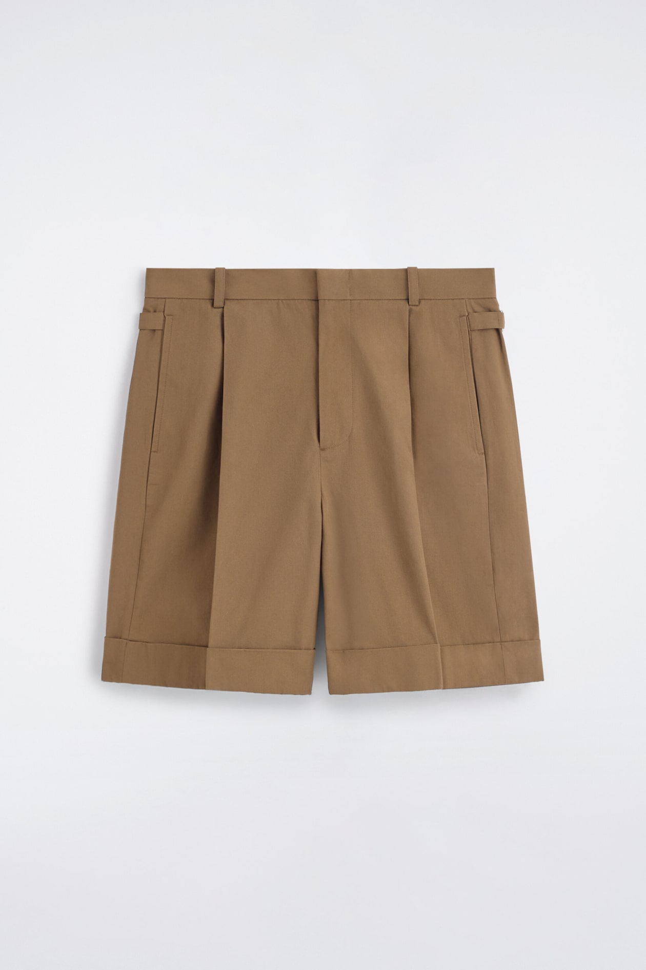 CHINOSHORTS AUS BAUMWOLLE MIT UMSCHLAG UND FALTEN
