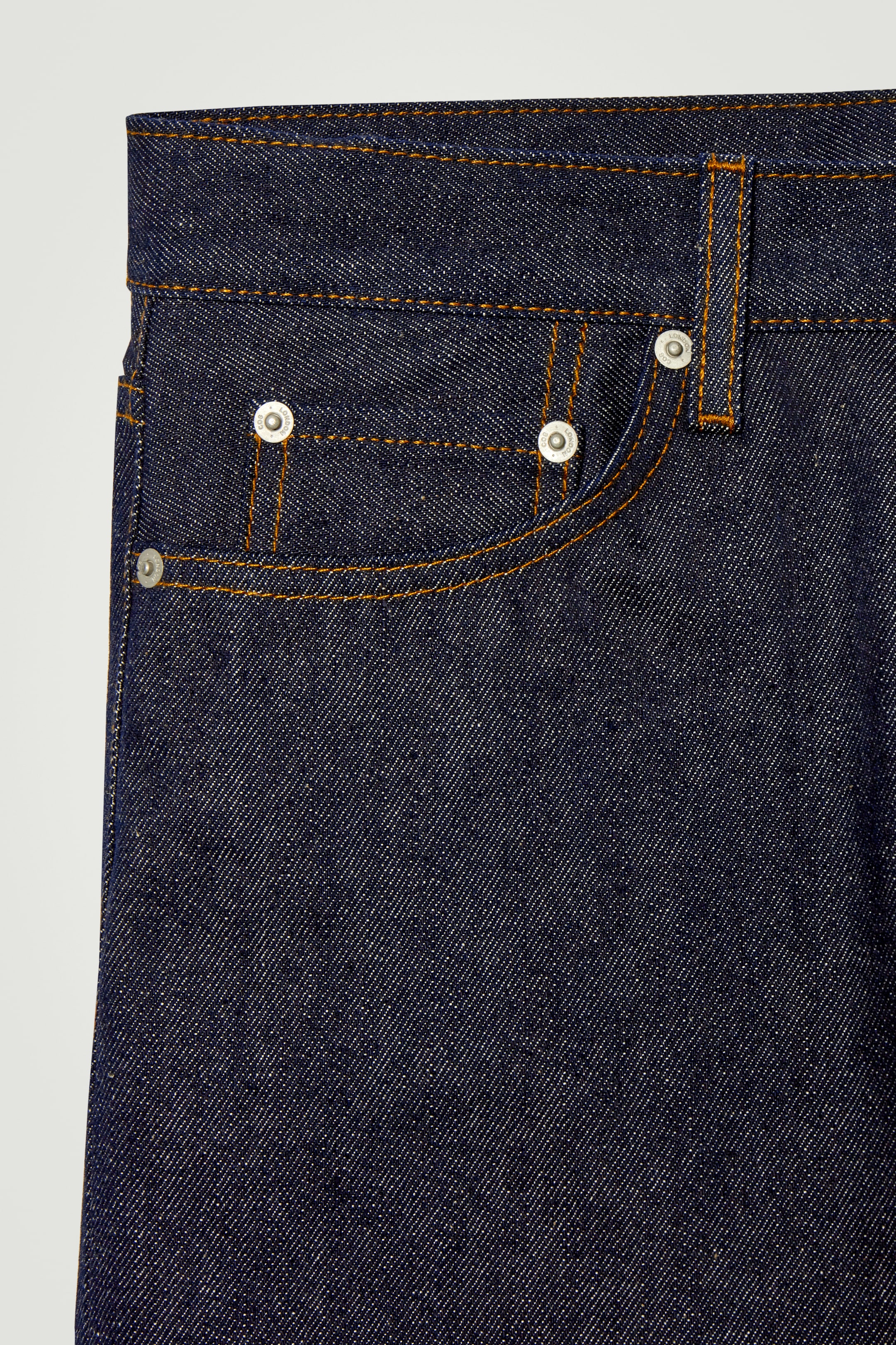 Grösseres Bild ansehen: SCHMAL ZULAUFENDE PILLAR JEANS AUS RAW DENIM - INDIGOBLAU - HERREN | H&M CH 11