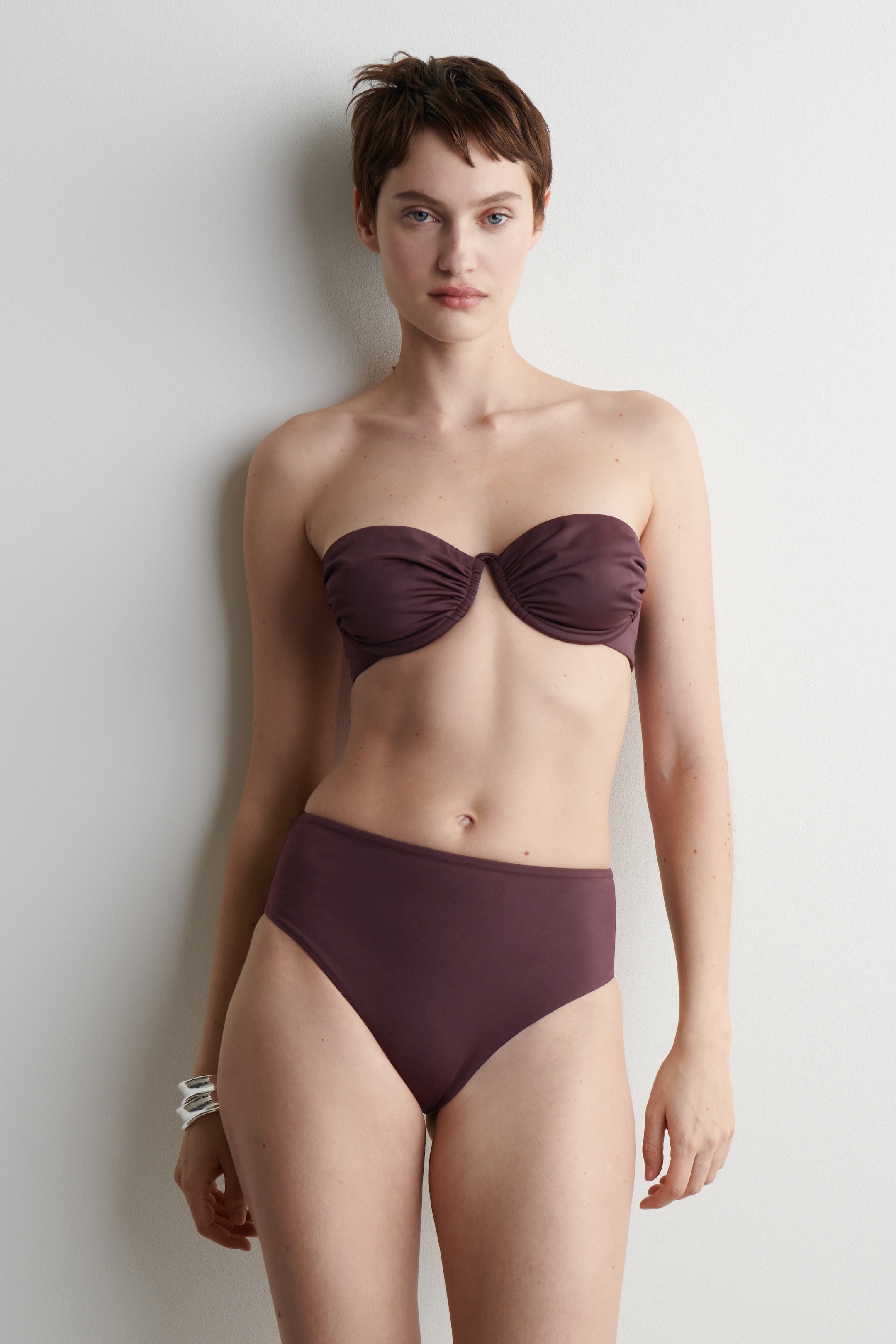 Zobraziť väčší obrázok: VYSOKO PÁSOVÉ BIKINOVÉ NOHAVIČKY - BORDOVÁ - ŽENY | H&M SK 2