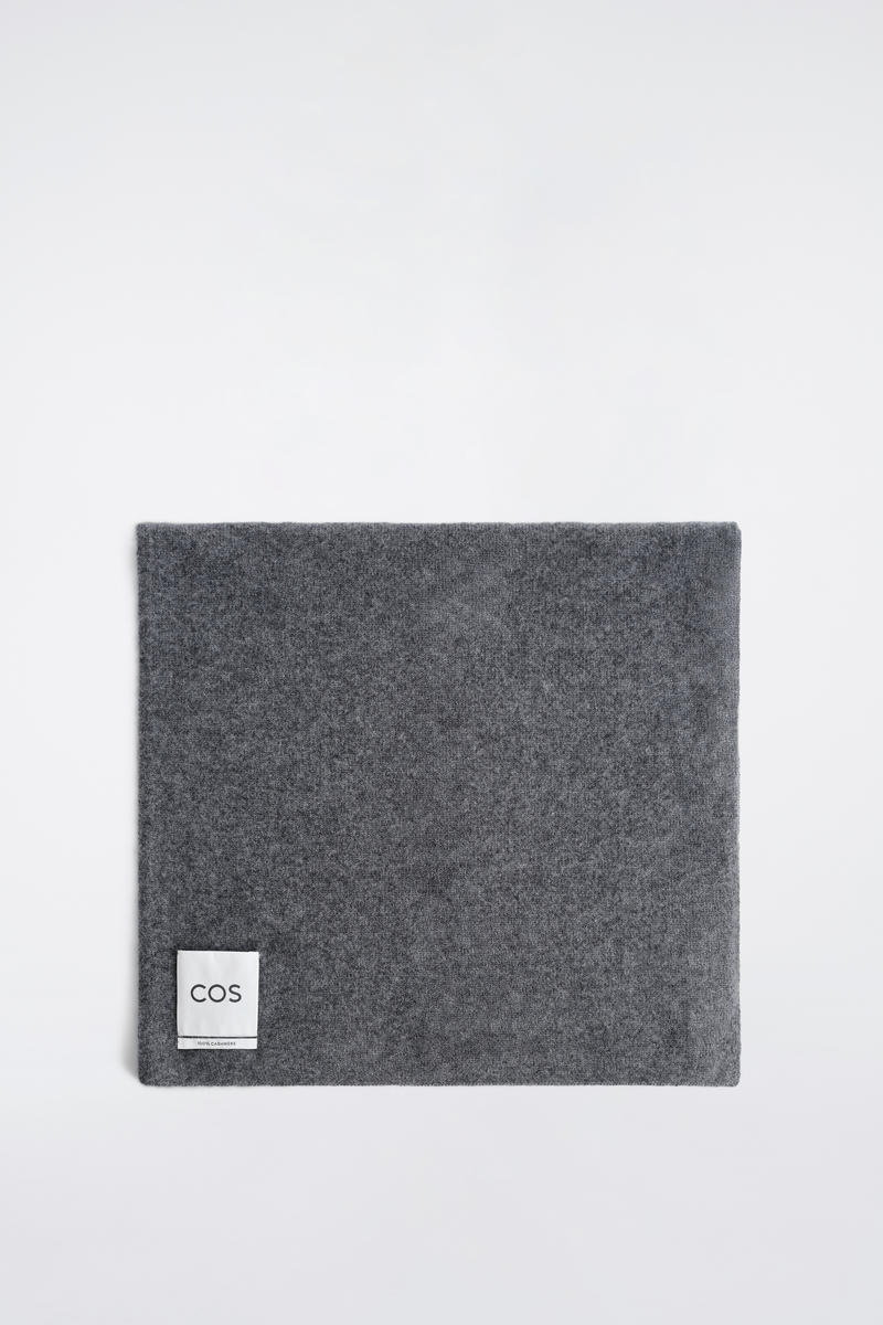 Cos Cashmere Scarf In Gray