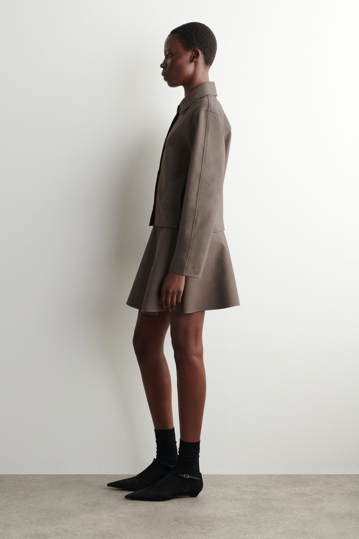 ROUNDED JERSEY JACKET — BROWN