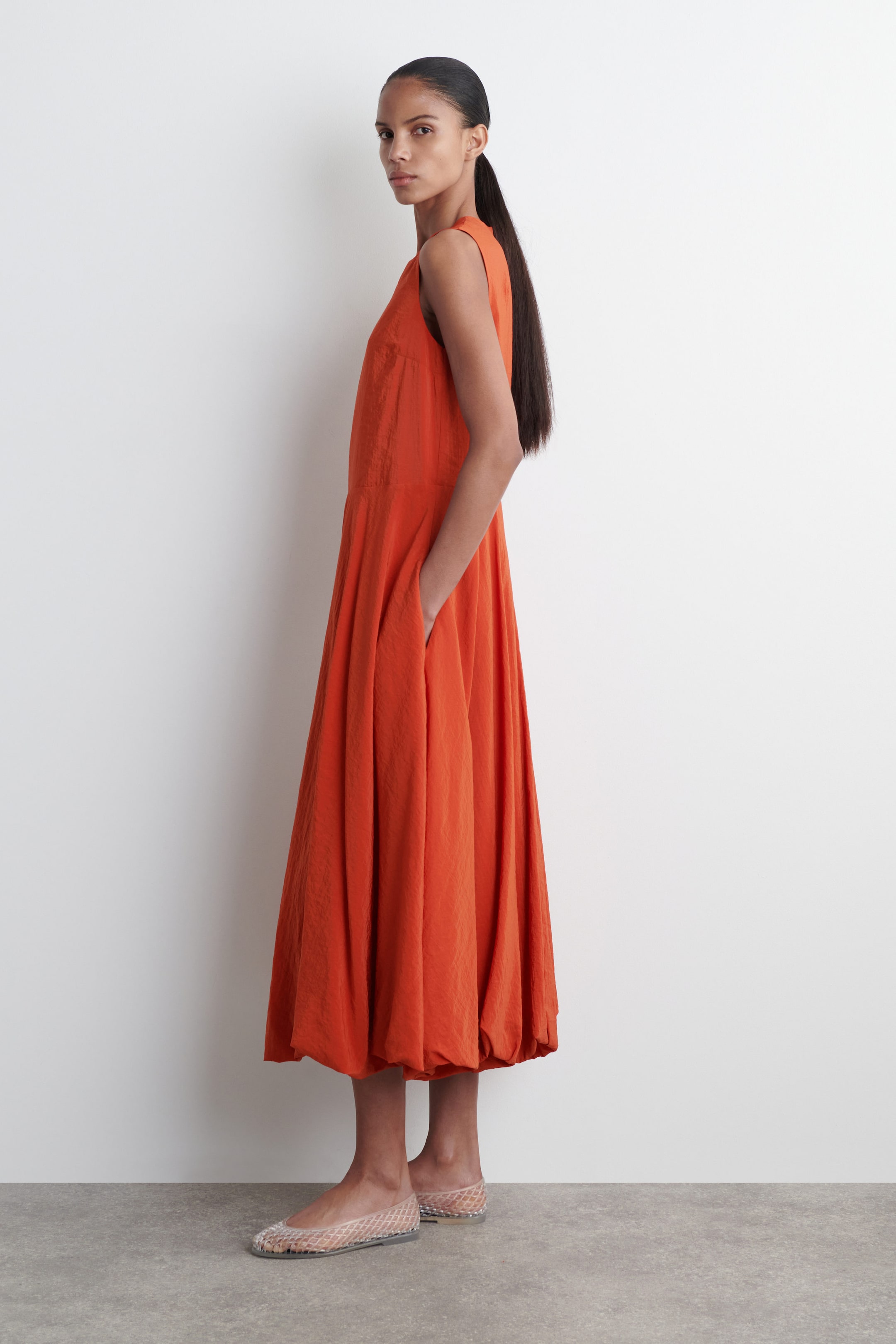SLEEVELESS BUBBLE-HEM MIDI DRESS