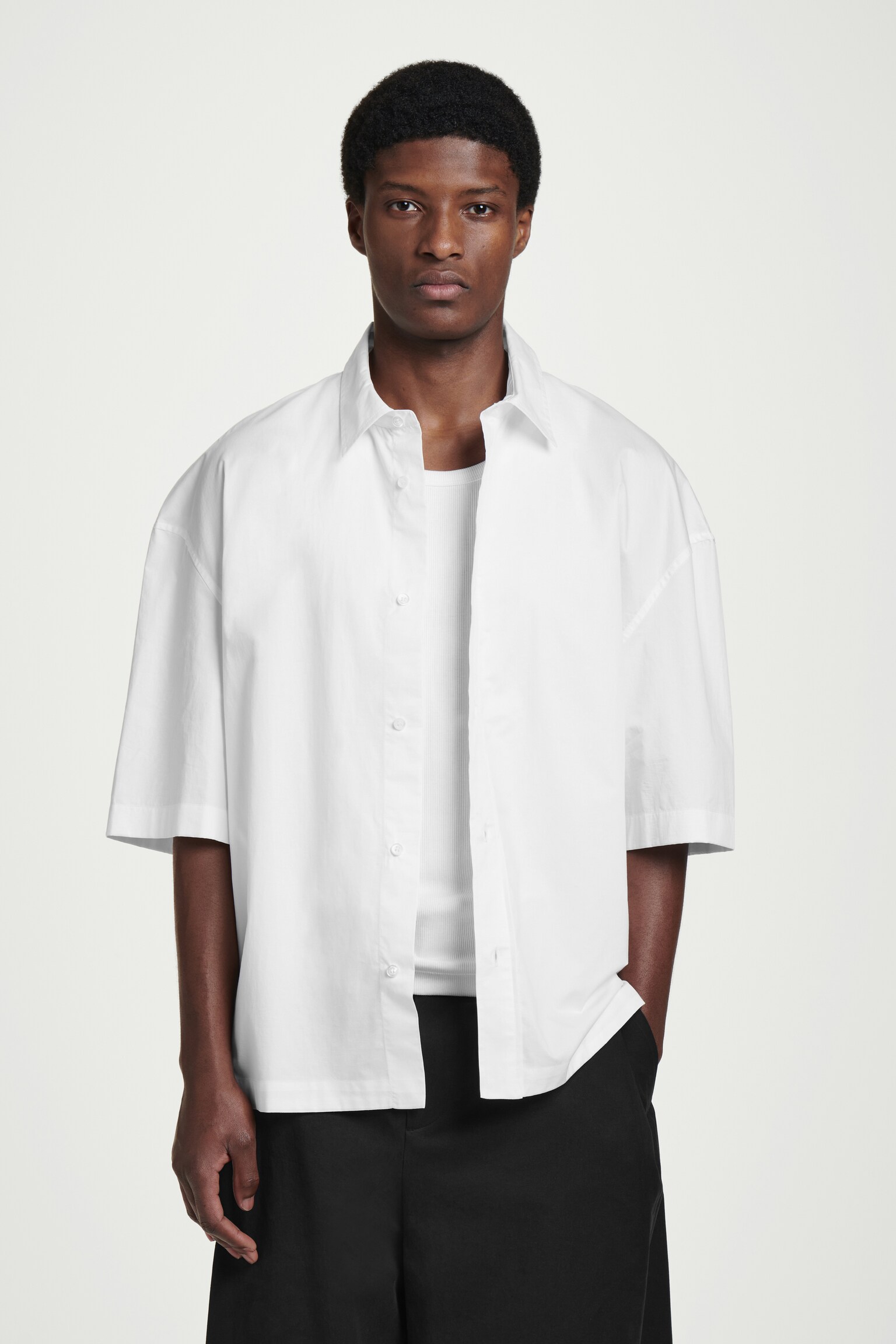 Camisa de algodão de mangas curtas e corte boxy - BRANCO/Verde-azulado