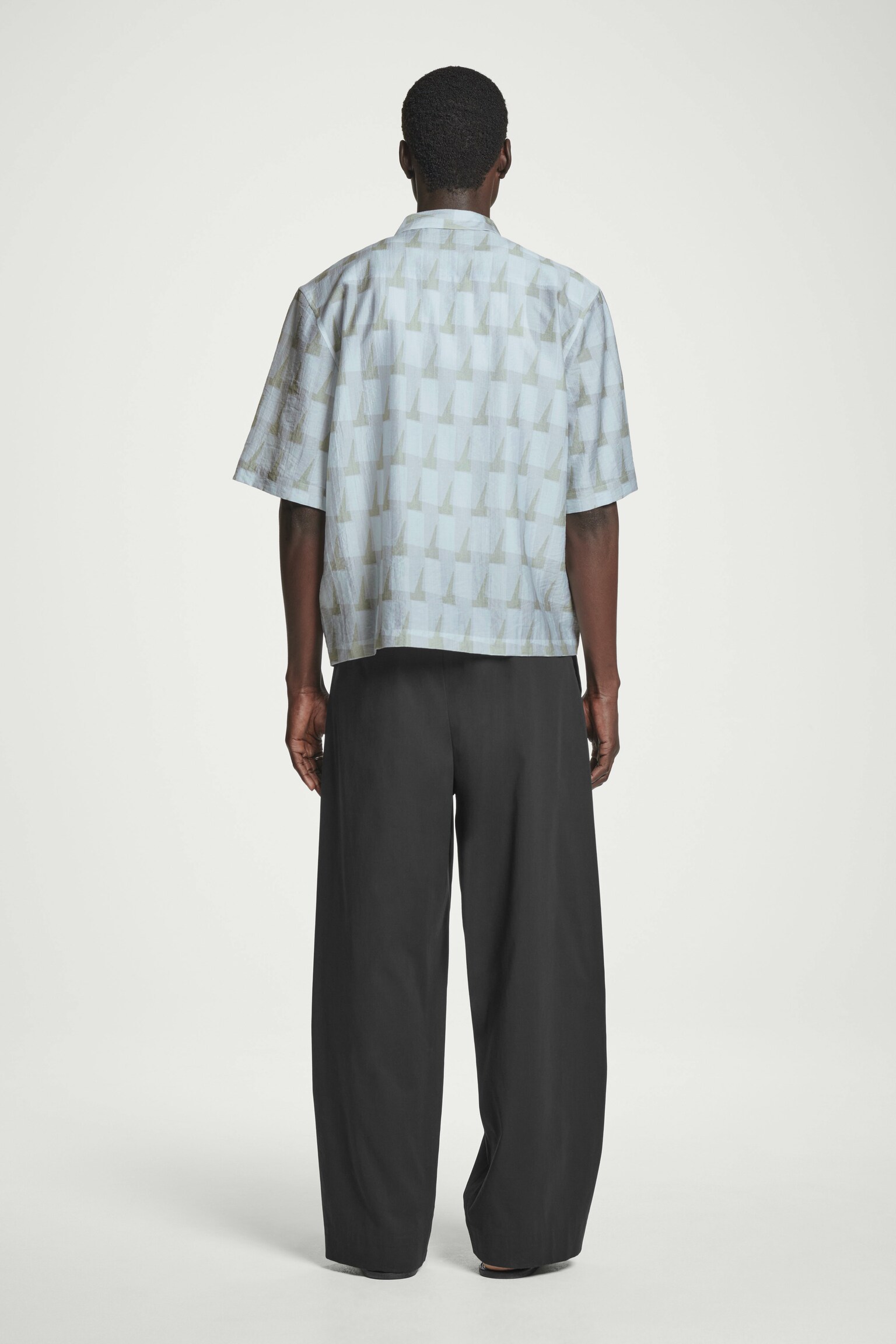 CHEMISE À MANCHES COURTES ET IMPRIMÉ GÉOMÉTRIQUE - BLEU CLAIR / IMPRIMÉ - 7