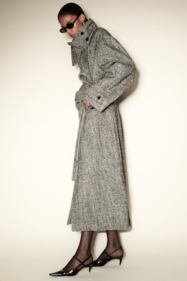 BELTED HERRINGBONE WOOL MOCK-NECK COAT — BLACK / HERRINGBONE 10